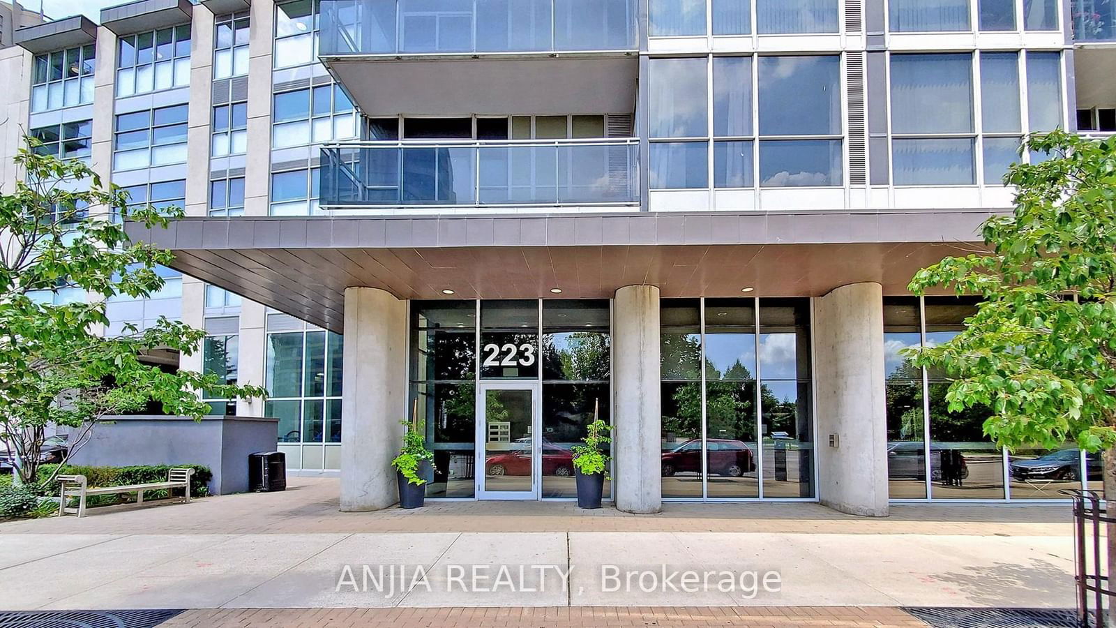 Condo for lease at 1208-223 Webb Drive, Mississauga, City Centre, L5B 0E8 - MLS: W11989128