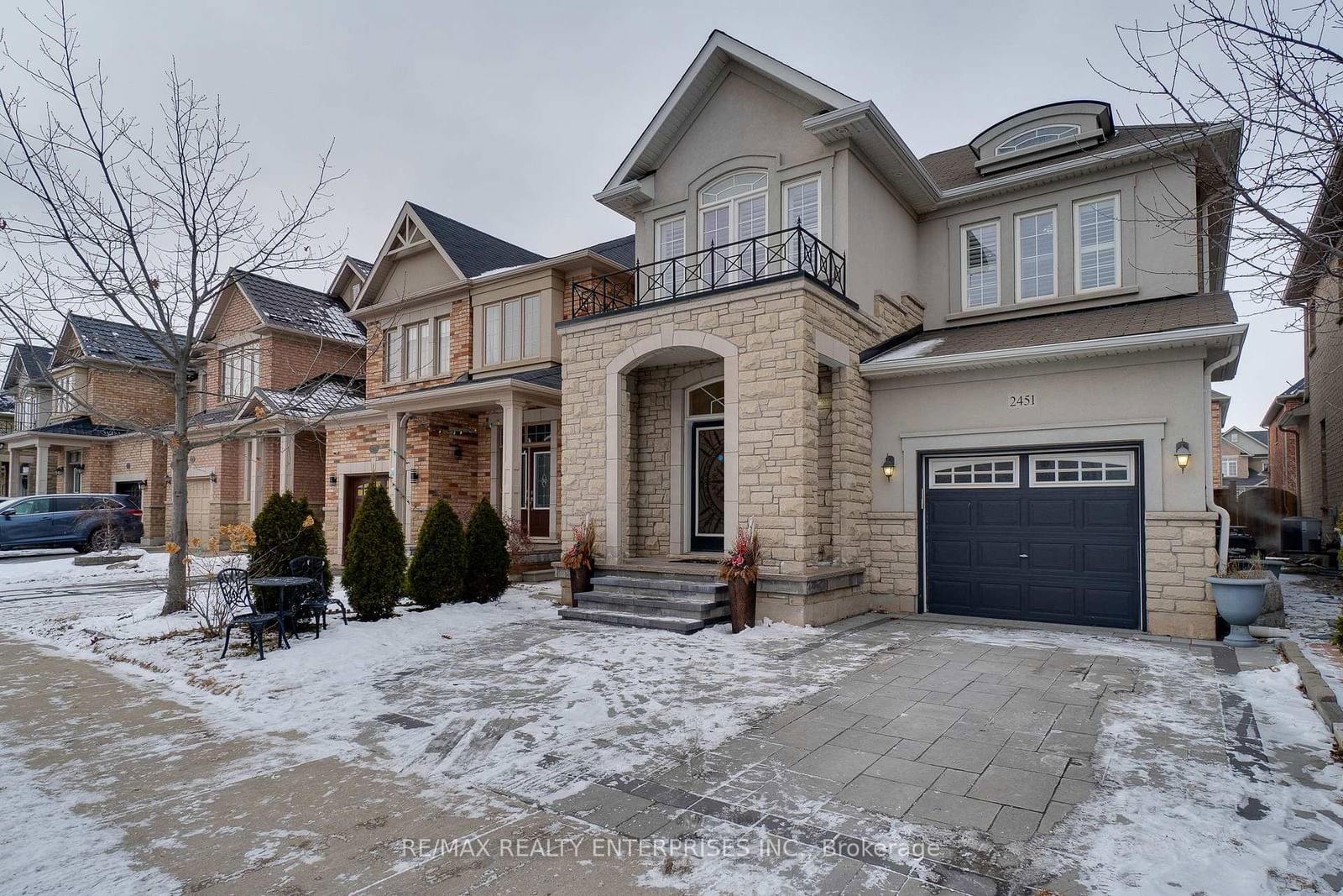 Detached House for sale at 2451 Pine Glen Road, Oakville, West Oak Trails, L6M 0R6 - MLS: W11989151