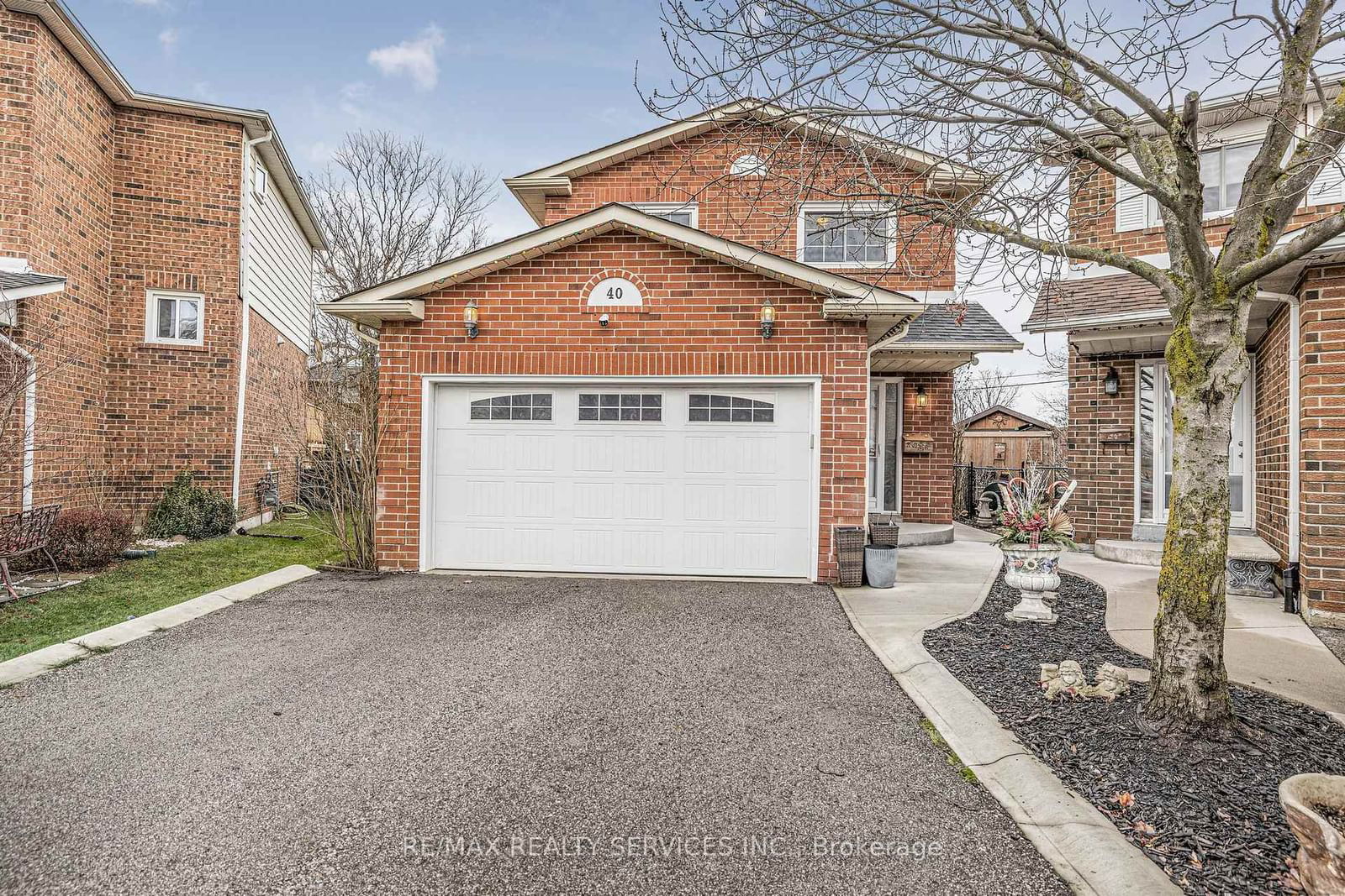 Detached House for sale at 40 Crenshaw Court, Brampton, Heart Lake West, L6Z 1W9 - MLS: W11989231