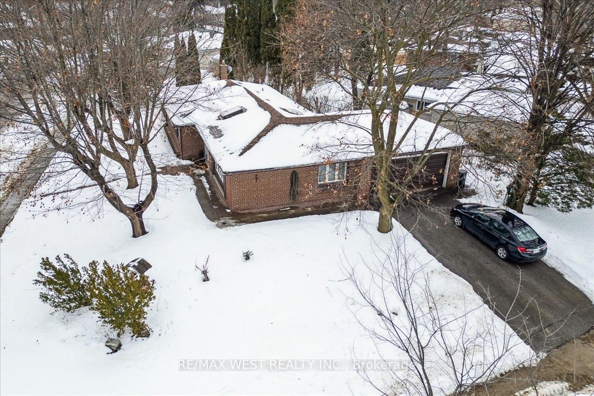 Building at 52 Broadfield Drive, Toronto, Markland Wood