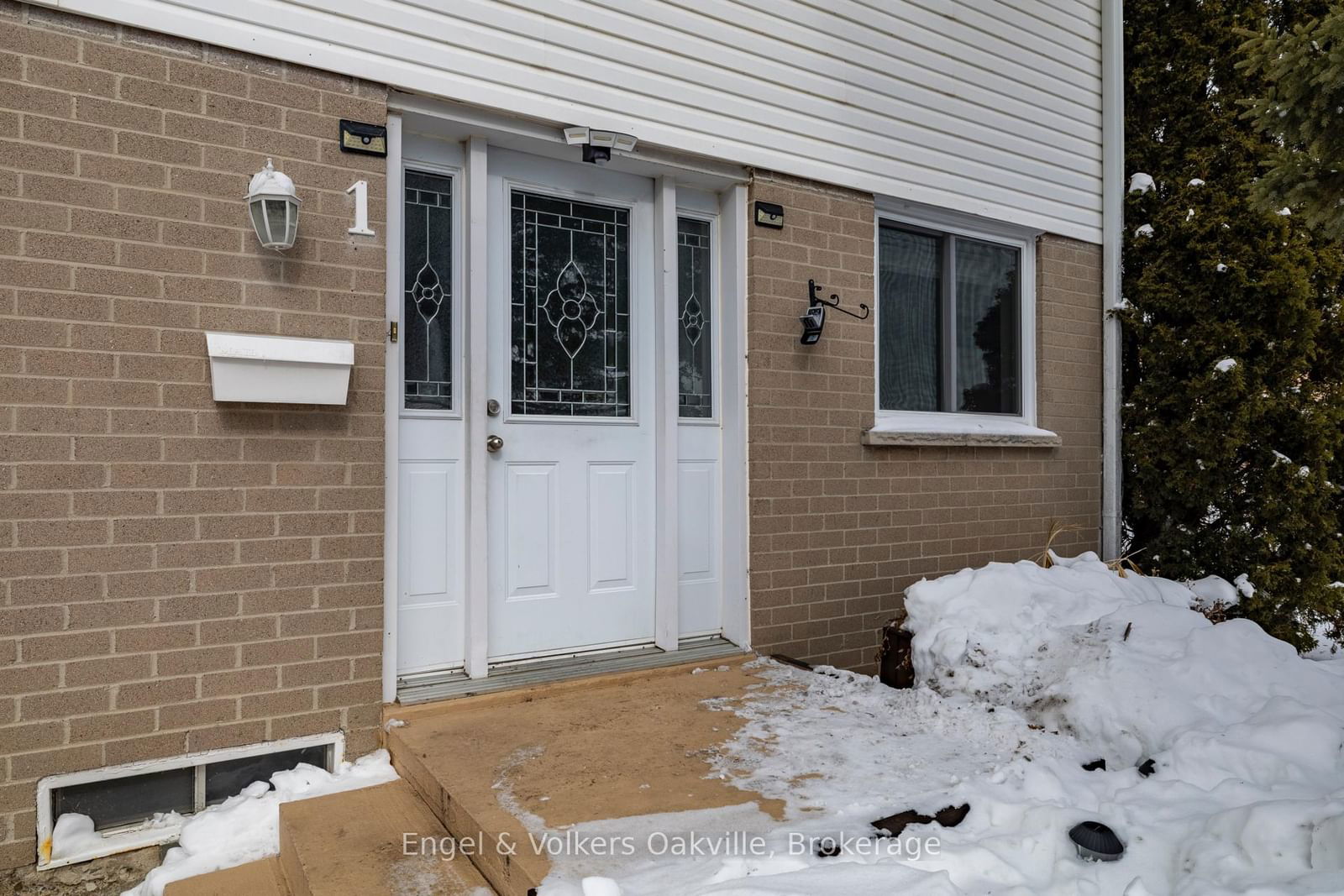 Detached House for sale at 1 Geraldine Court, Brampton, Northgate, L6S 2J5 - MLS: W11989483