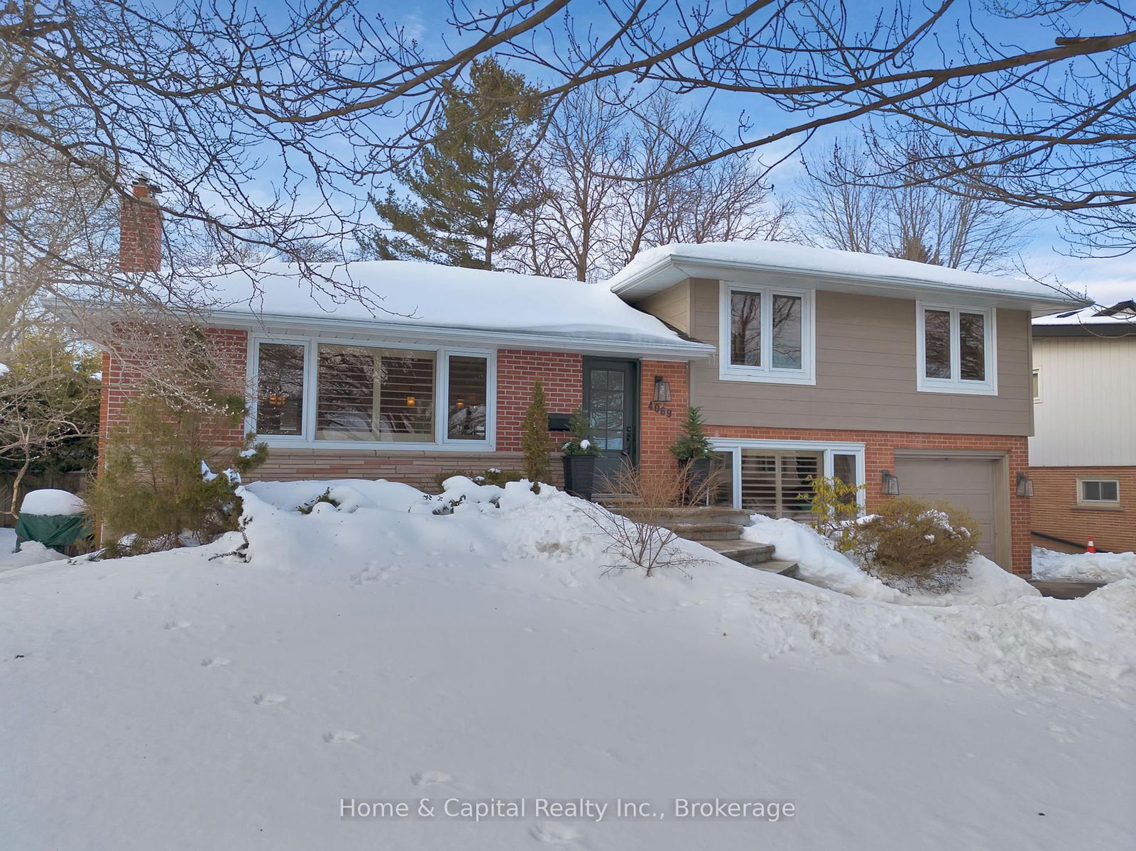 Detached House sold at 4069 SPRUCE Avenue, Burlington, Shoreacres, L7L 1K3 - MLS: W11989611