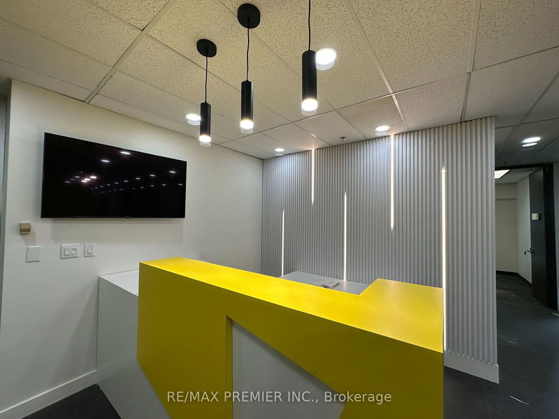 200-33 - 350 Burnhamthorpe Rd W, Mississauga, L5B 3J1 | Image 2