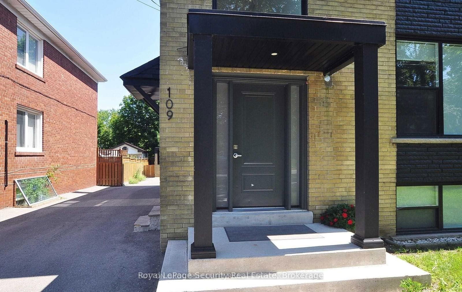 Detached House for lease at 2-109 Stephen Drive, Toronto, Stonegate-Queensway, M8Y 3M8 - MLS: W11990175