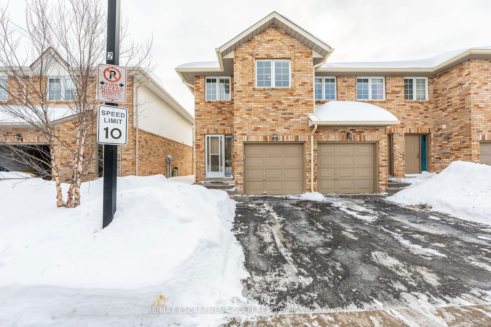 Townhouse sold at 35-2025 Cleaver Avenue, Burlington, Headon, L7M 4H8 - MLS: W11990277