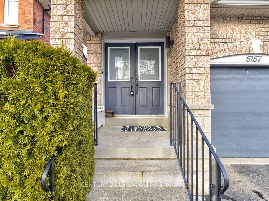 Townhouse sold at 5157 Falconcrest Drive, Burlington, Appleby, L7L 6K4 - MLS: W11990407