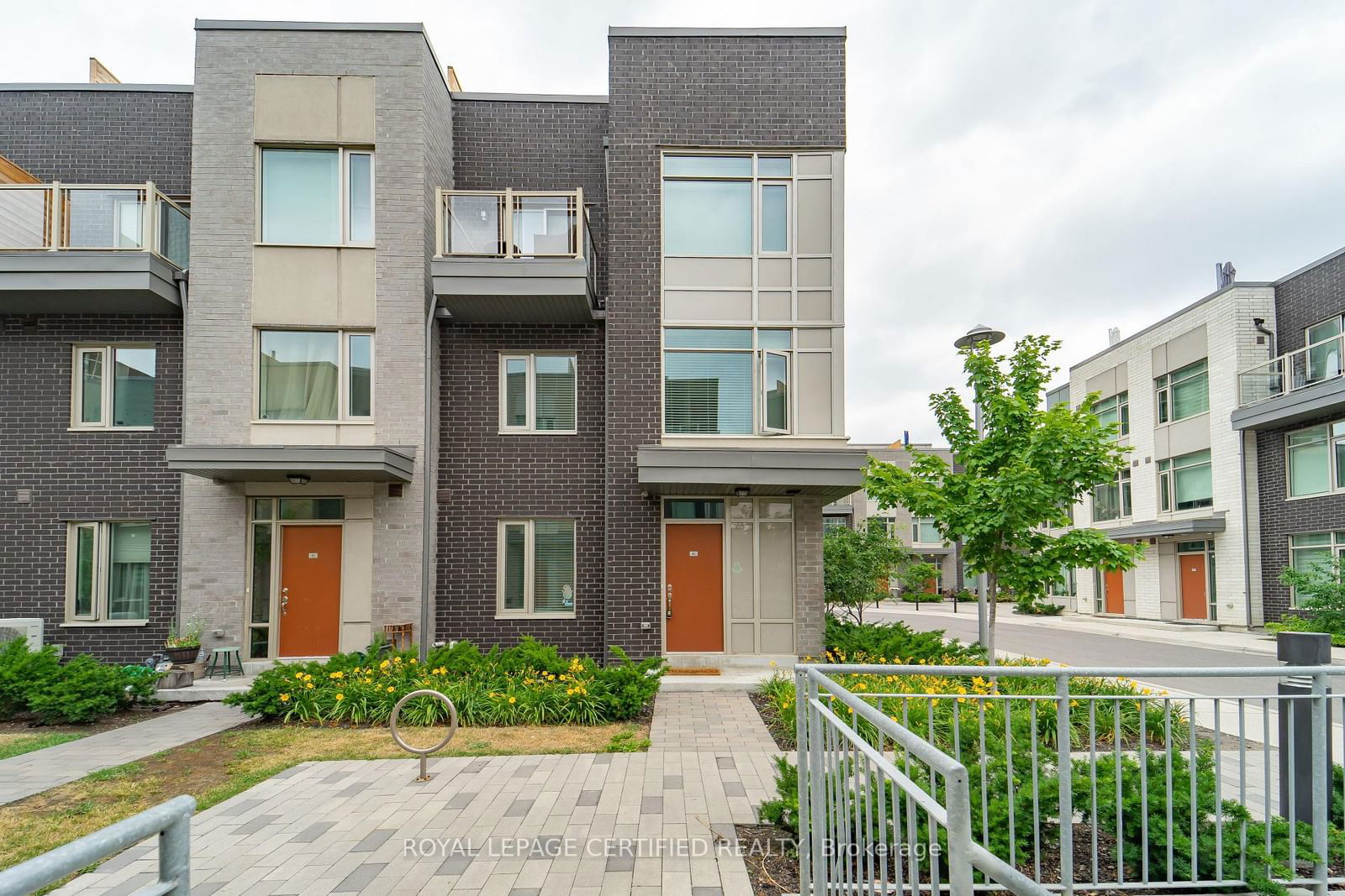 Townhouse for sale at 43-26 Applewood Lane, Toronto, Etobicoke West Mall, M9C 0C1 - MLS: W11990544