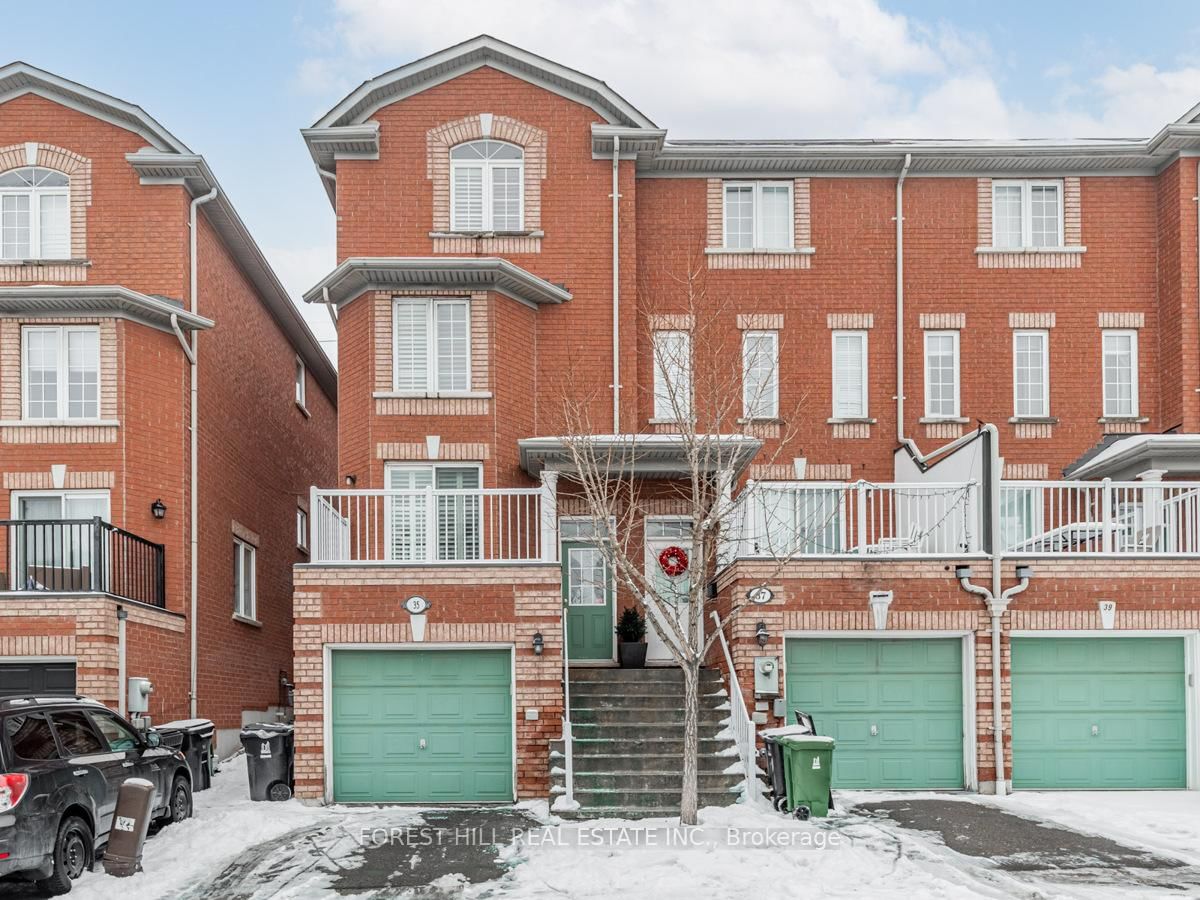 Townhouse sold at 35 Beograd Gdns, Toronto, Briar Hill-Belgravia, M6B 4N2 - MLS: W11990713