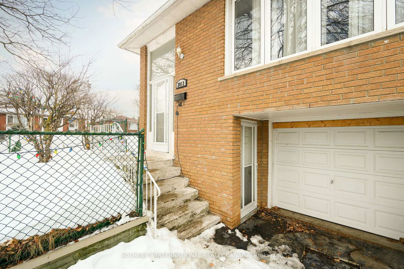 Semi-Detached House for sale at 2013 Silverberry Crescent, Mississauga, Clarkson, L5J 1C8 - MLS: W11990722