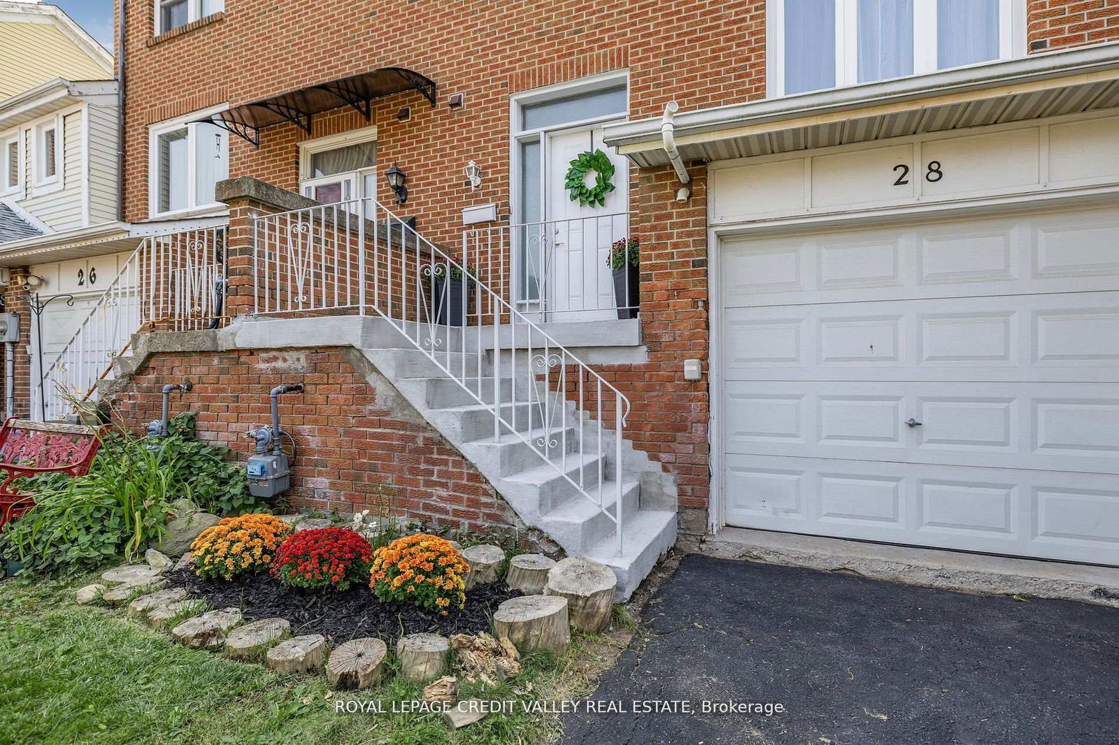 Townhouse for sale at 28 Kincaid Court, Brampton, Heart Lake West, L6Z 1E4 - MLS: W11990791