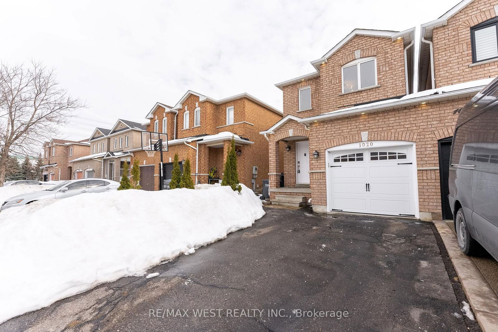 Semi-Detached House for sale at 1020 Windbrooke Grve, Mississauga, East Credit, L5V 2N7 - MLS: W11990880