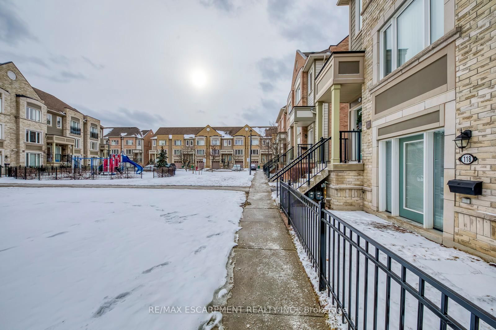 Townhouse leased at 118-3050 Erin Centre Boulevard, Mississauga, Churchill Meadows, L5M 0P5 - MLS: W11990899