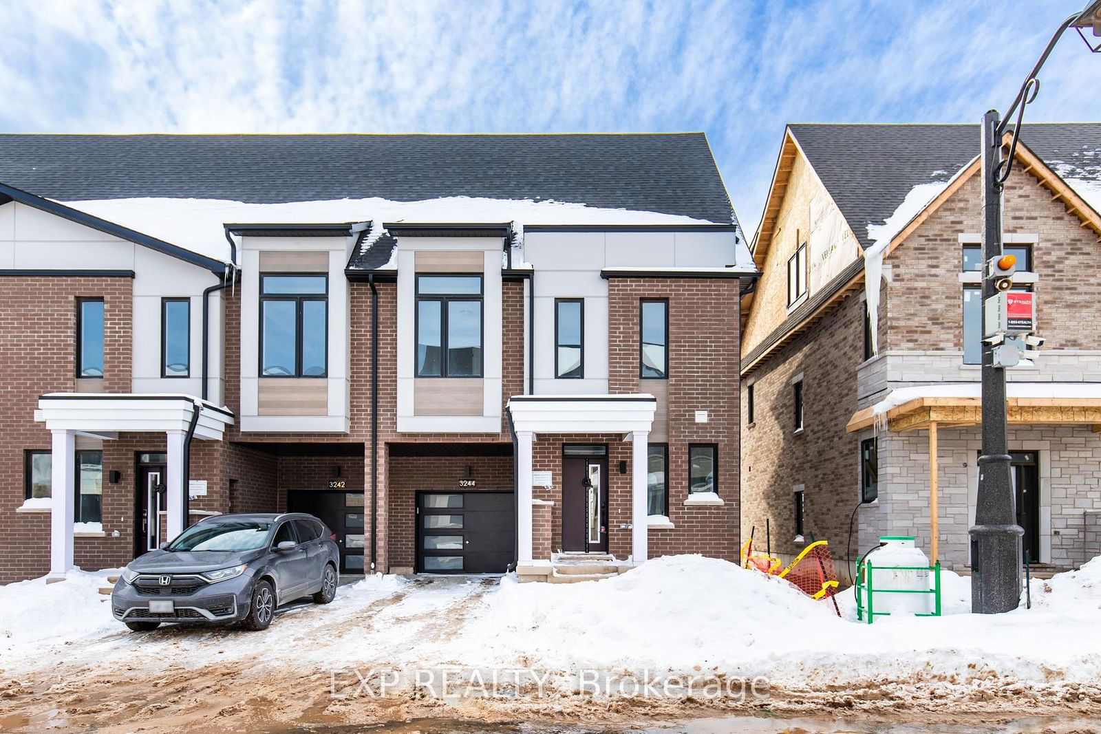 Townhouse for lease at 3244 Crystal Drive, Oakville, Rural Oakville, L6M 4K1 - MLS: W11990938