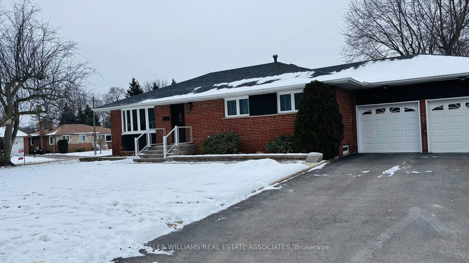 Detached House for sale at 20 Suburban Drive, Mississauga, Streetsville, L5N 1G5 - MLS: W11991260