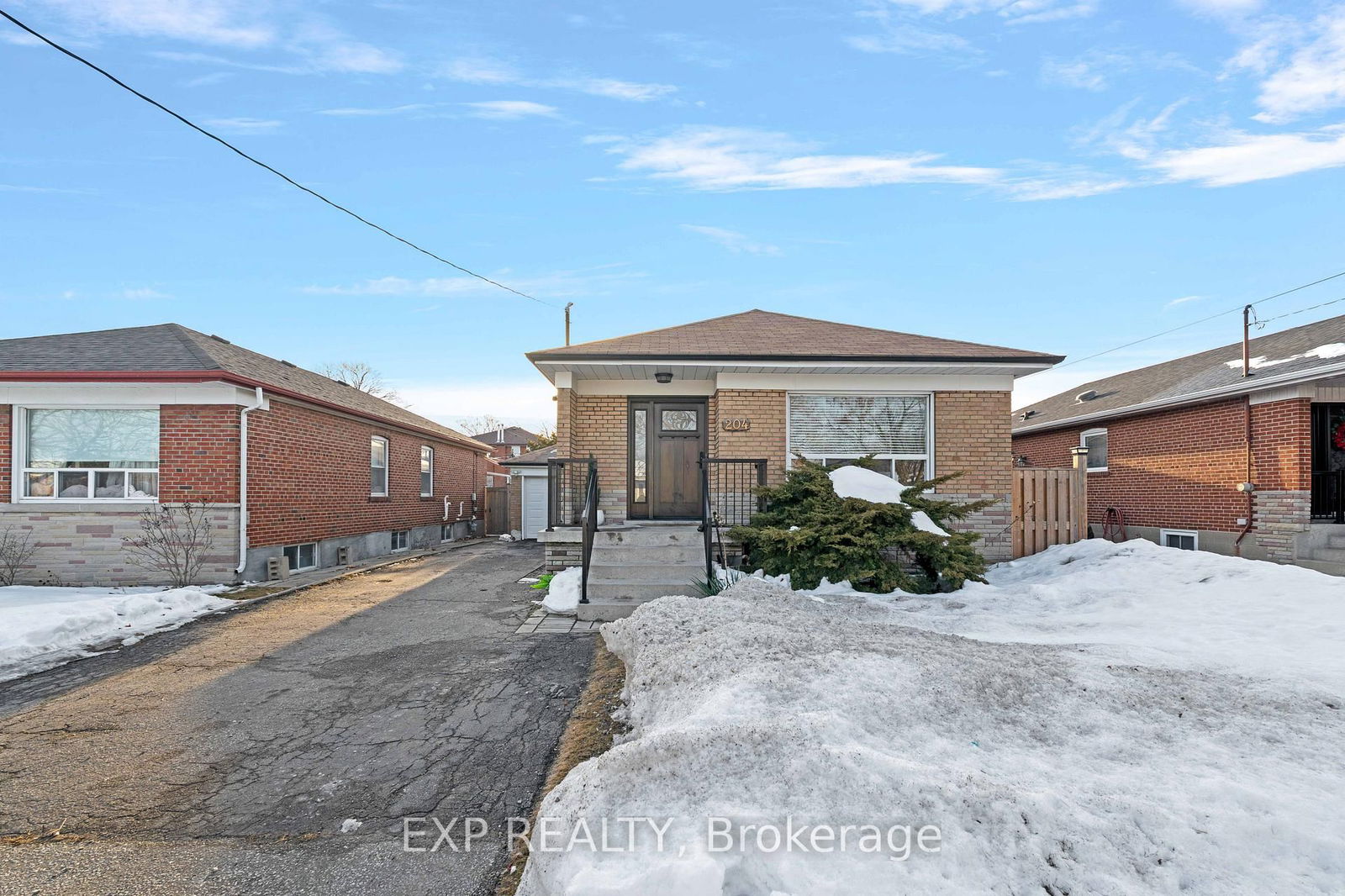 Detached House sold at 204 North Carson Street, Toronto, Alderwood, M8W 4E2 - MLS: W11991409