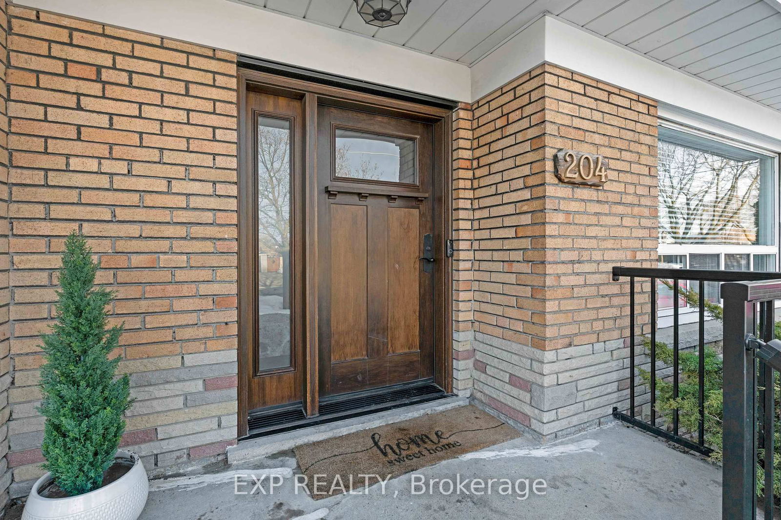 Detached House sold at 204 North Carson Street, Toronto, Alderwood, M8W 4E2 - MLS: W11991409