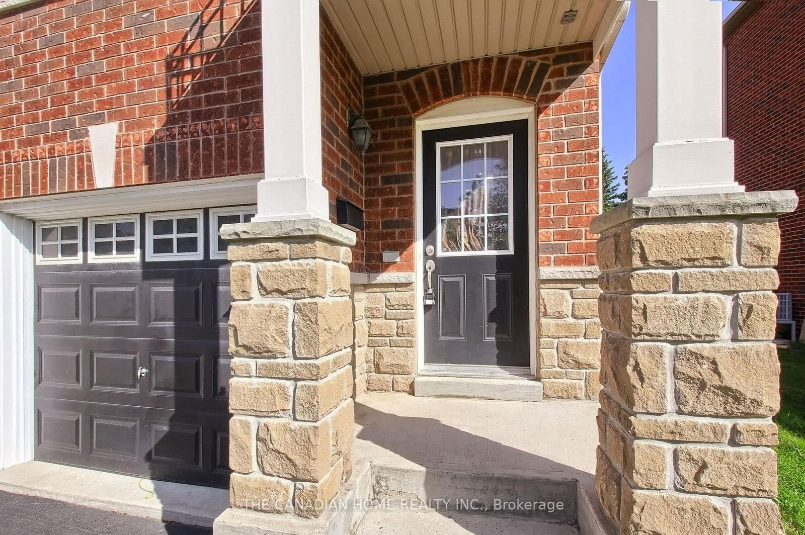 Townhouse for lease at 55 Denison Avenue, Brampton, Downtown Brampton, L6X 0T7 - MLS: W11991585