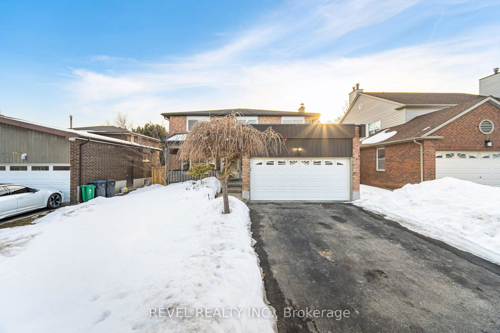 Detached House for sale at 2522 Parmeer Drive, Mississauga, Erindale, L5C 3B2 - MLS: W11991596