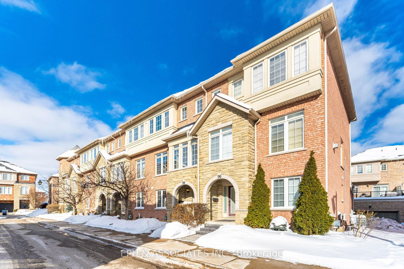 Townhouse sold at 98 Ramage Lane, Toronto, Eringate-Centennial-West Deane, M9C 5S6 - MLS: W11991681