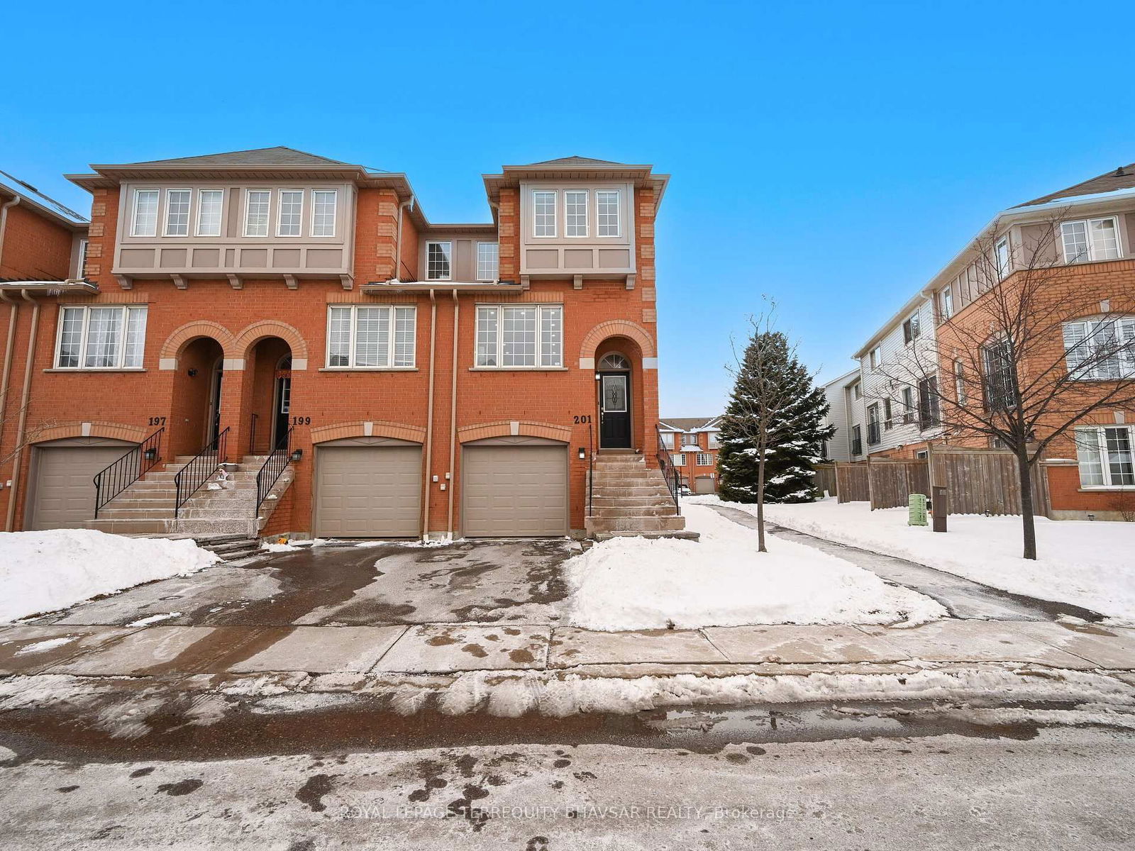 Townhouse for sale at 201-5030 Heatherleigh Avenue, Mississauga, East Credit, L5V 2G7 - MLS: W11991712