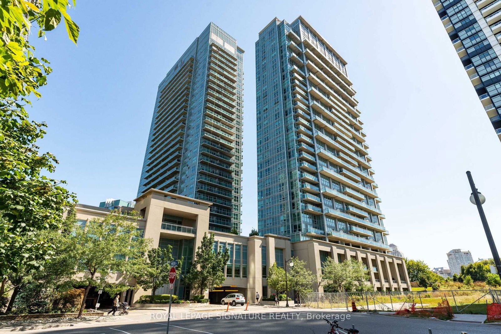 Condo for sale at 527-165 Legion Road, Toronto, Mimico, M8Y 0B3 - MLS: W11992267