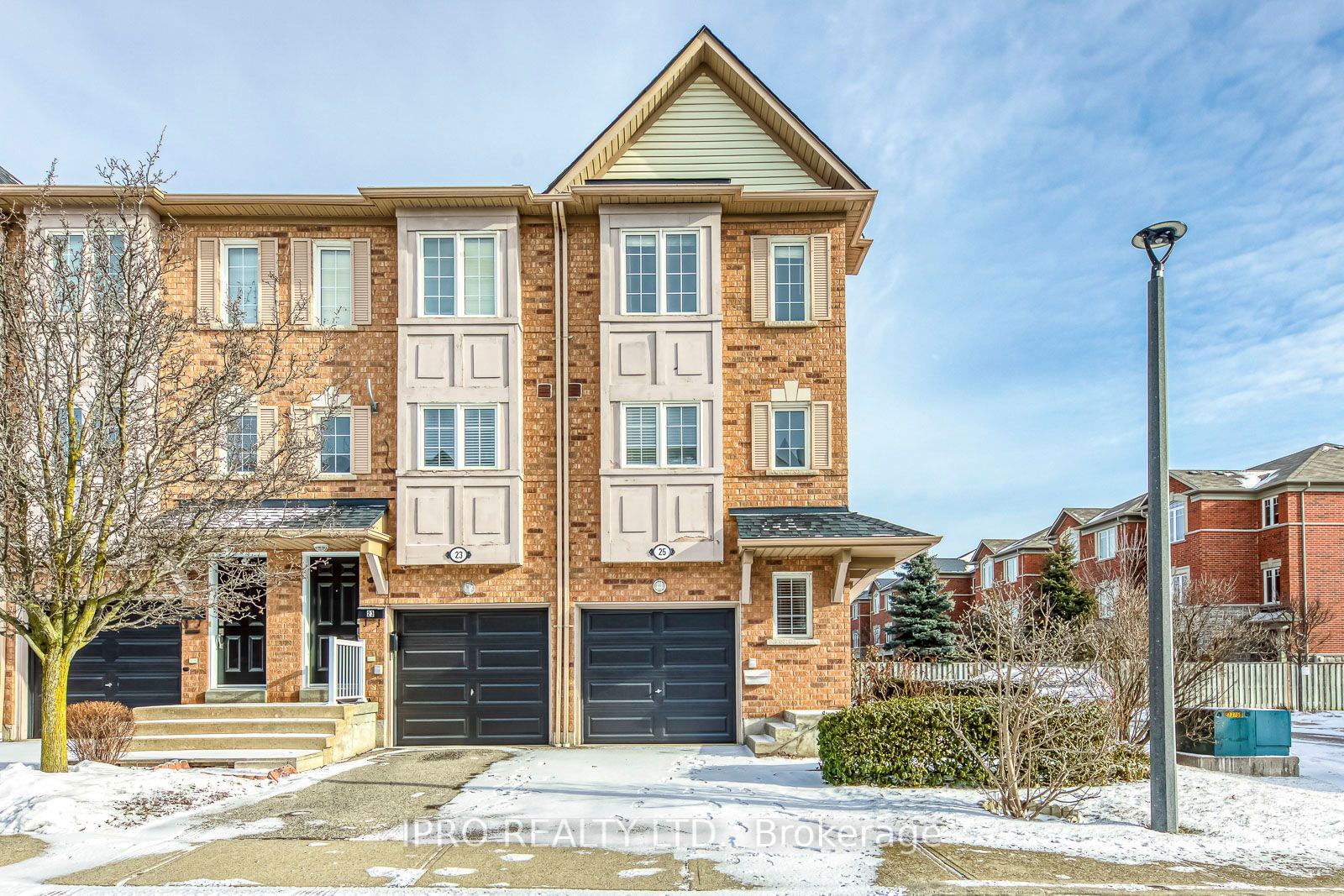 Townhouse for sale at 25-1128 Dundas Street, Mississauga, Erindale, L5C 1E1 - MLS: W11992833