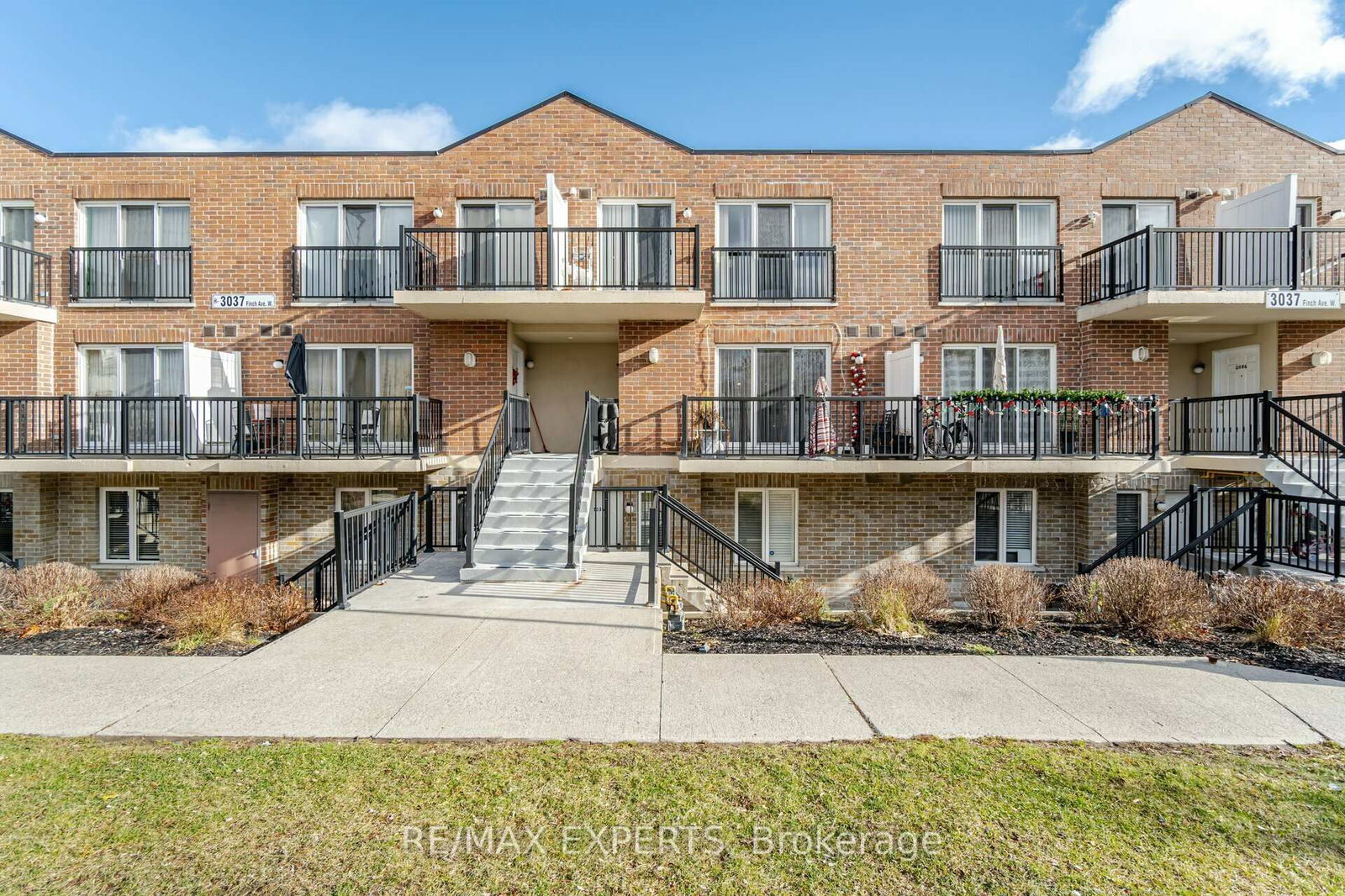 Townhouse for sale at 1036-3037 Finch Avenue, Toronto, Humbermede, M9M 0A2 - MLS: W11992878