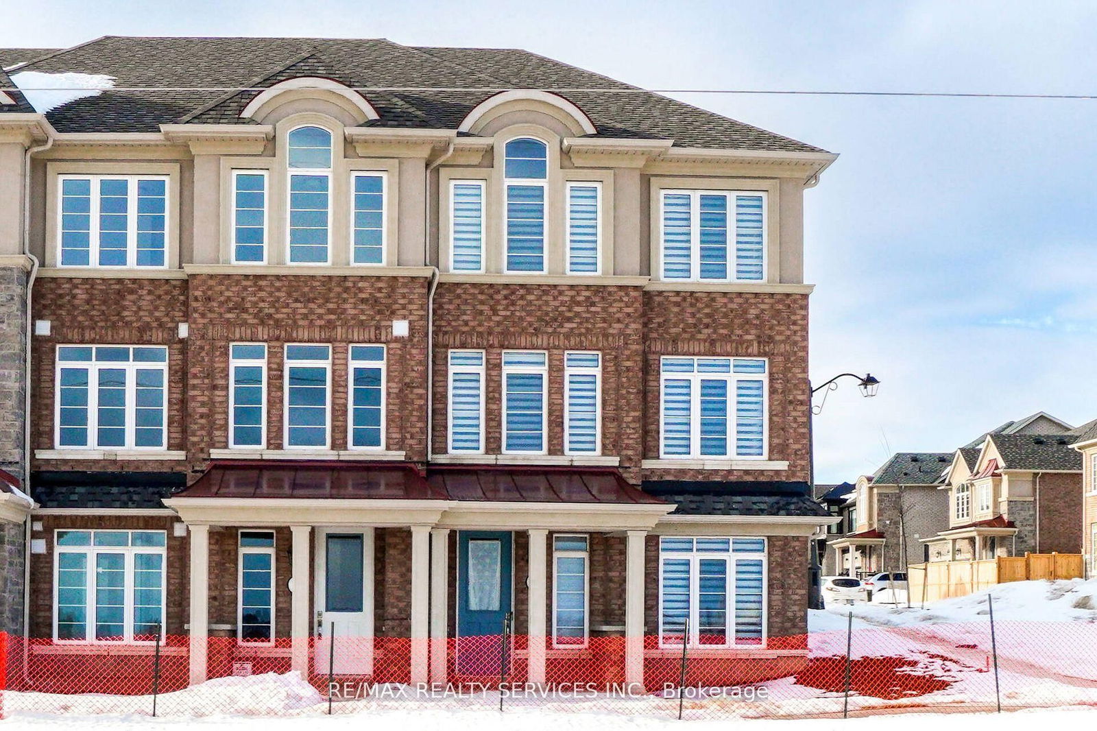 Townhouse for sale at 11 Burnhamthorpe Road, Oakville, Rural Oakville, L6H 3P9 - MLS: W11992898