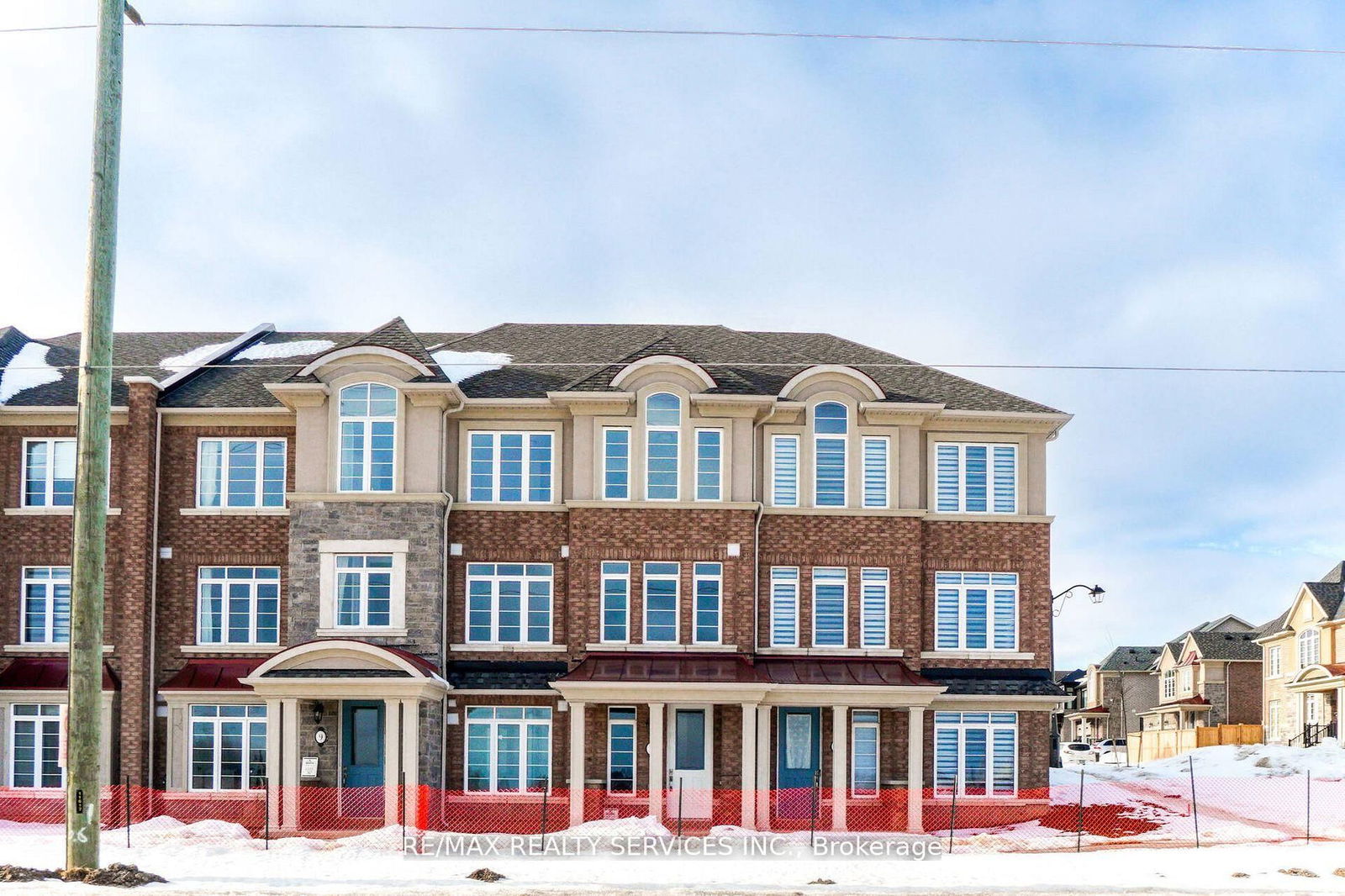 Townhouse for sale at 11 Burnhamthorpe Road, Oakville, Rural Oakville, L6H 3P9 - MLS: W11992898