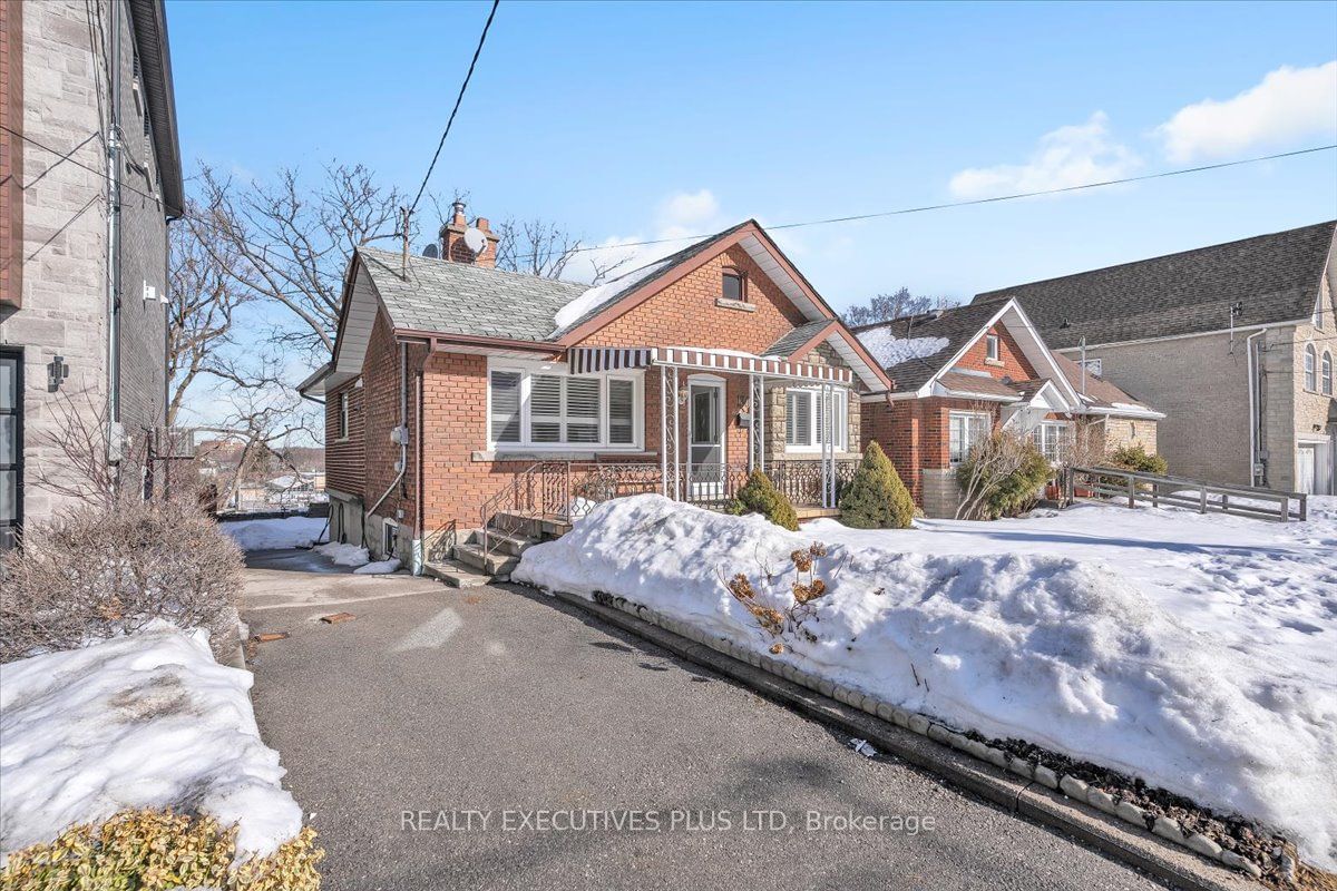 Detached House for sale at 30 Venn Crescent, Toronto, Keelesdale-Eglinton West, M6M 1S4 - MLS: W11992933