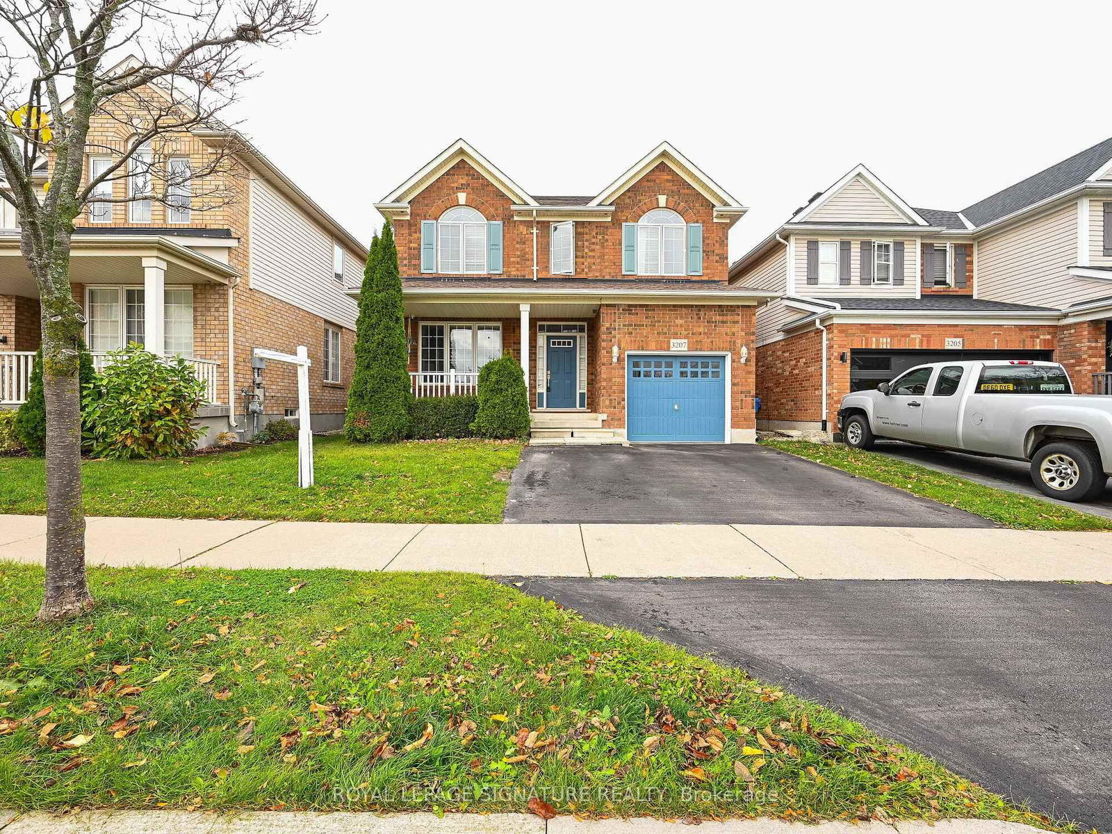 Detached House for lease at 3207 Munson Crescent, Burlington, Alton, L7M 0C2 - MLS: W11993003