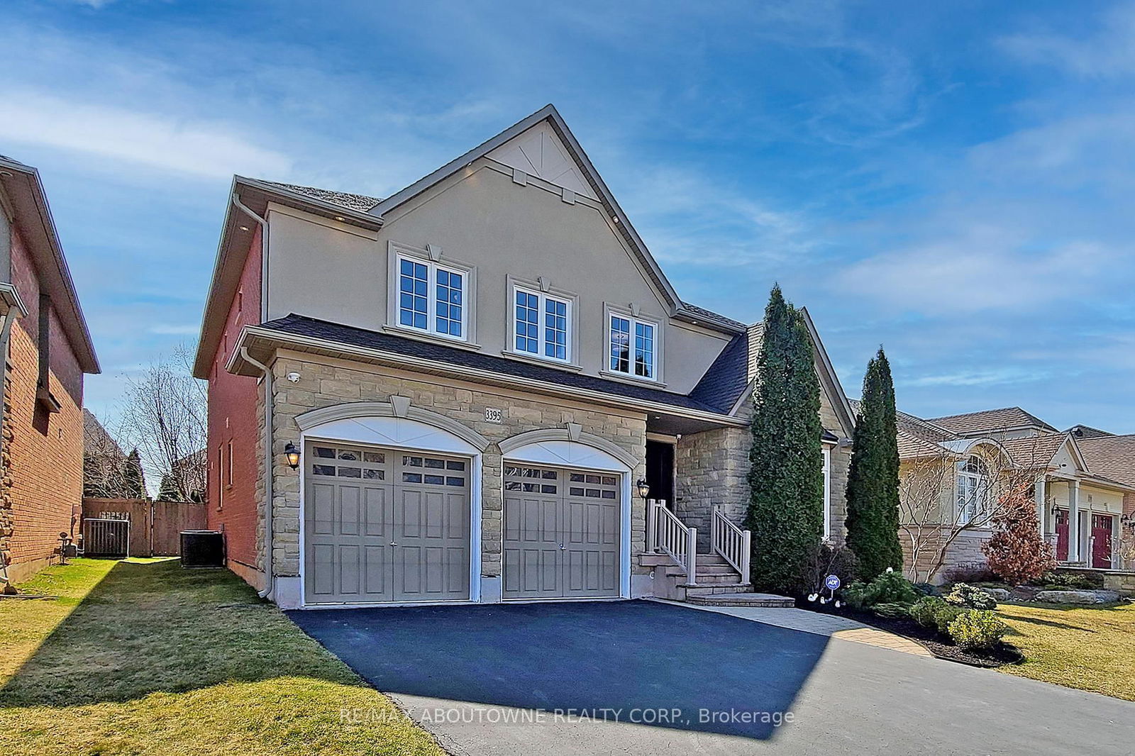 Detached House for sale at 3395 Fox Run Circle, Oakville, 1001 - BR Bronte, L6L 6W4 - MLS: W11993009