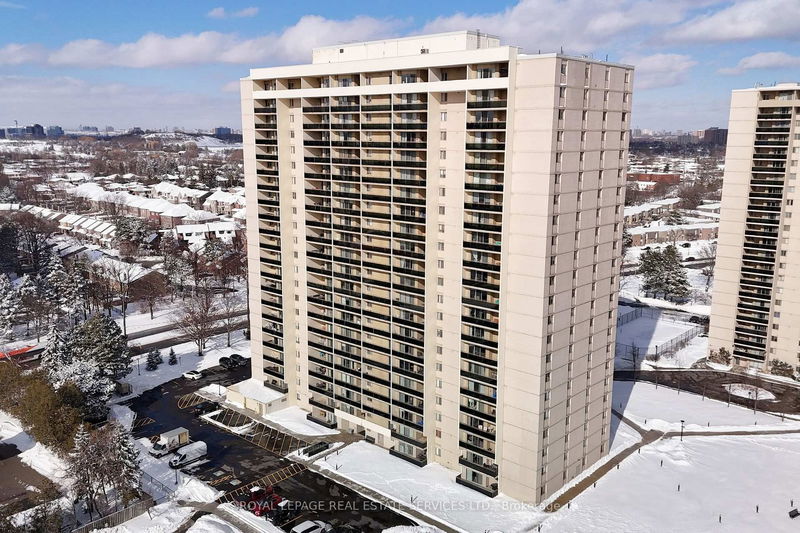 home for sale on 301-820 Burnhamthorpe Road
