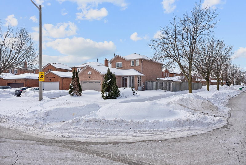 846 Savoy Cres, Mississauga, L5R 3C7 | Image 2