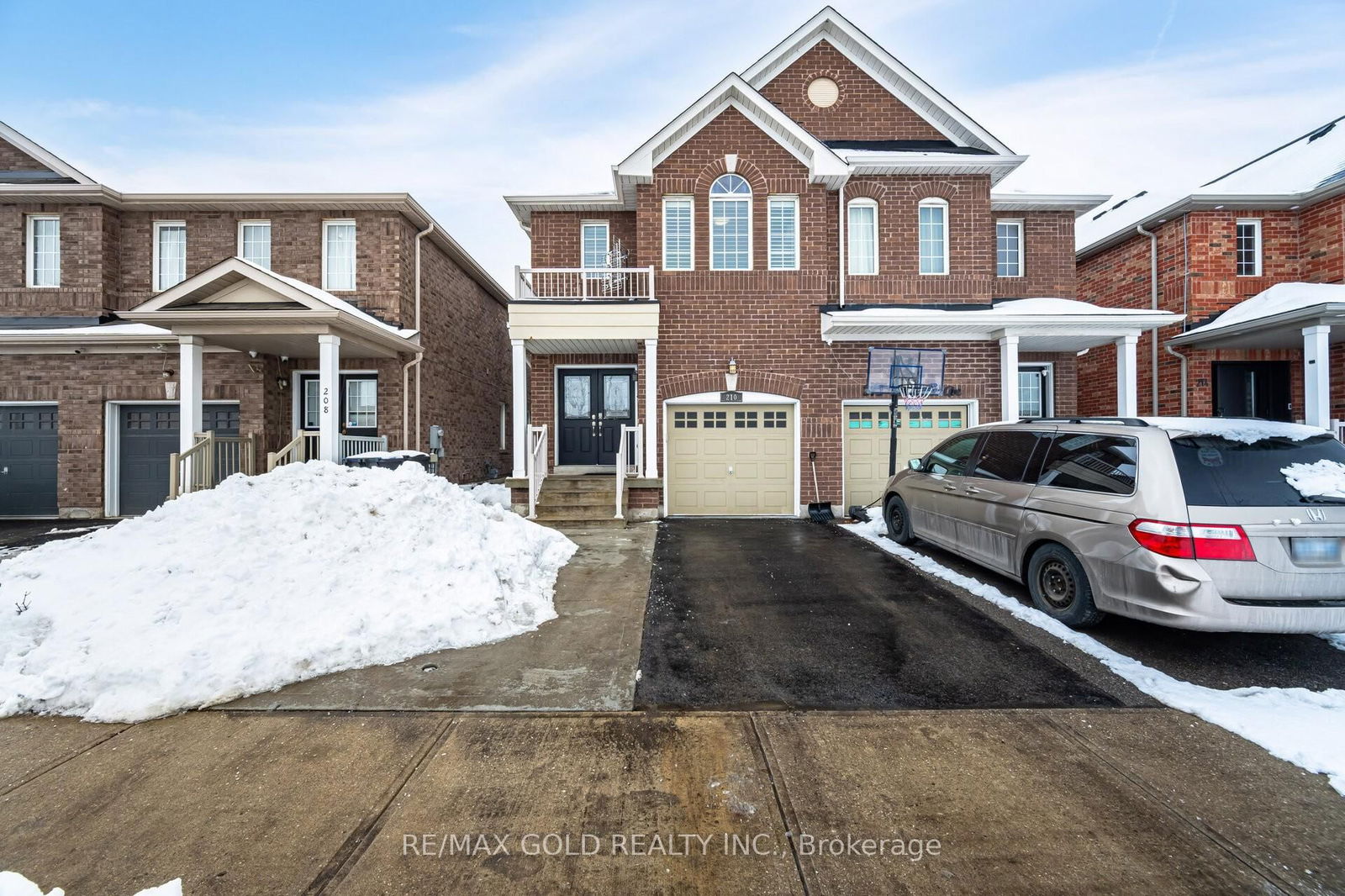 Semi-Detached House for sale at 210 Brussels Avenue, Brampton, Sandringham-Wellington, L6Z 0B6 - MLS: W11993103