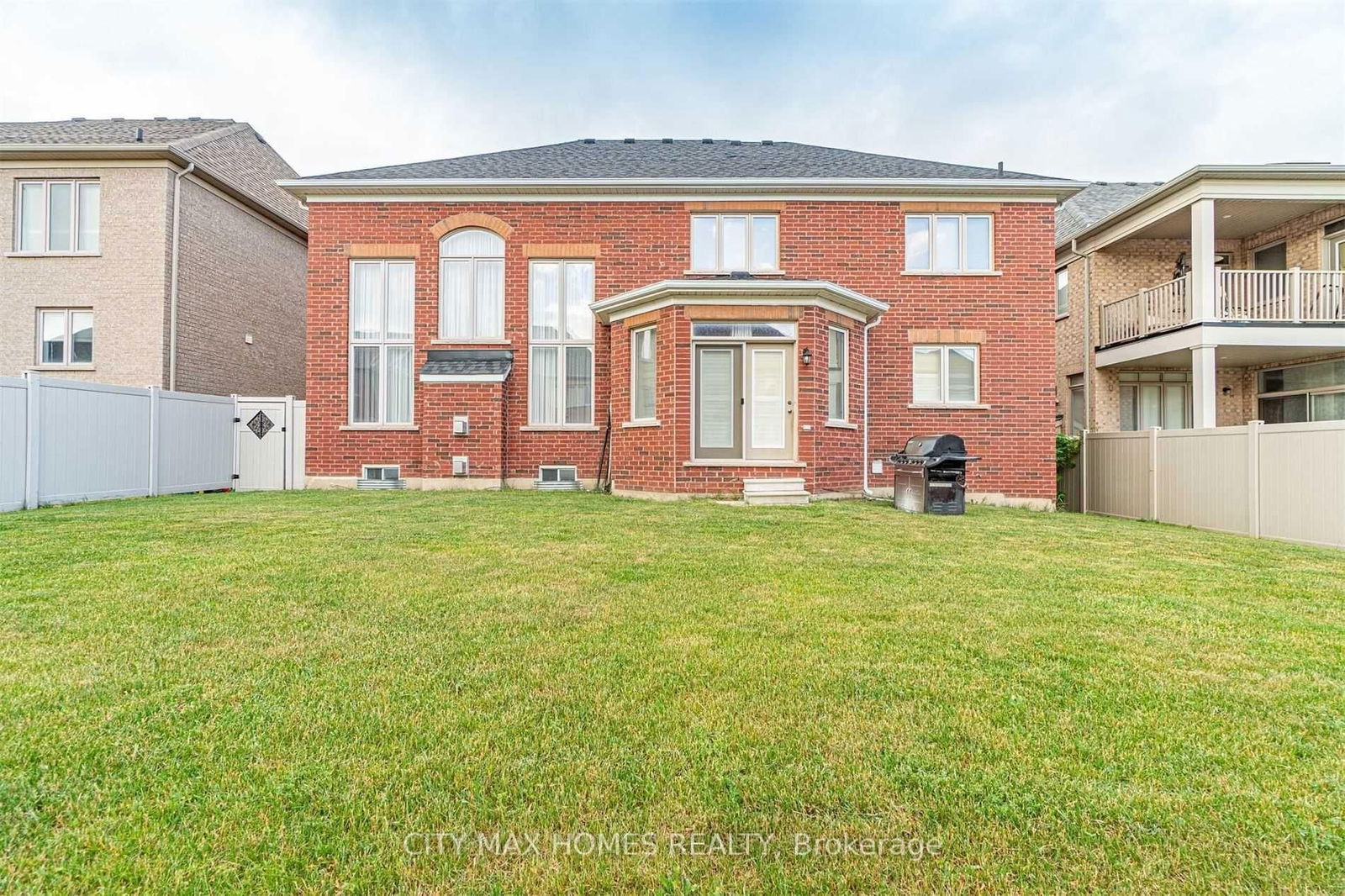 Detached House for sale at 57 Beacon Hill Drive, Brampton, Credit Valley, L6X 0V7 - MLS: W11993142