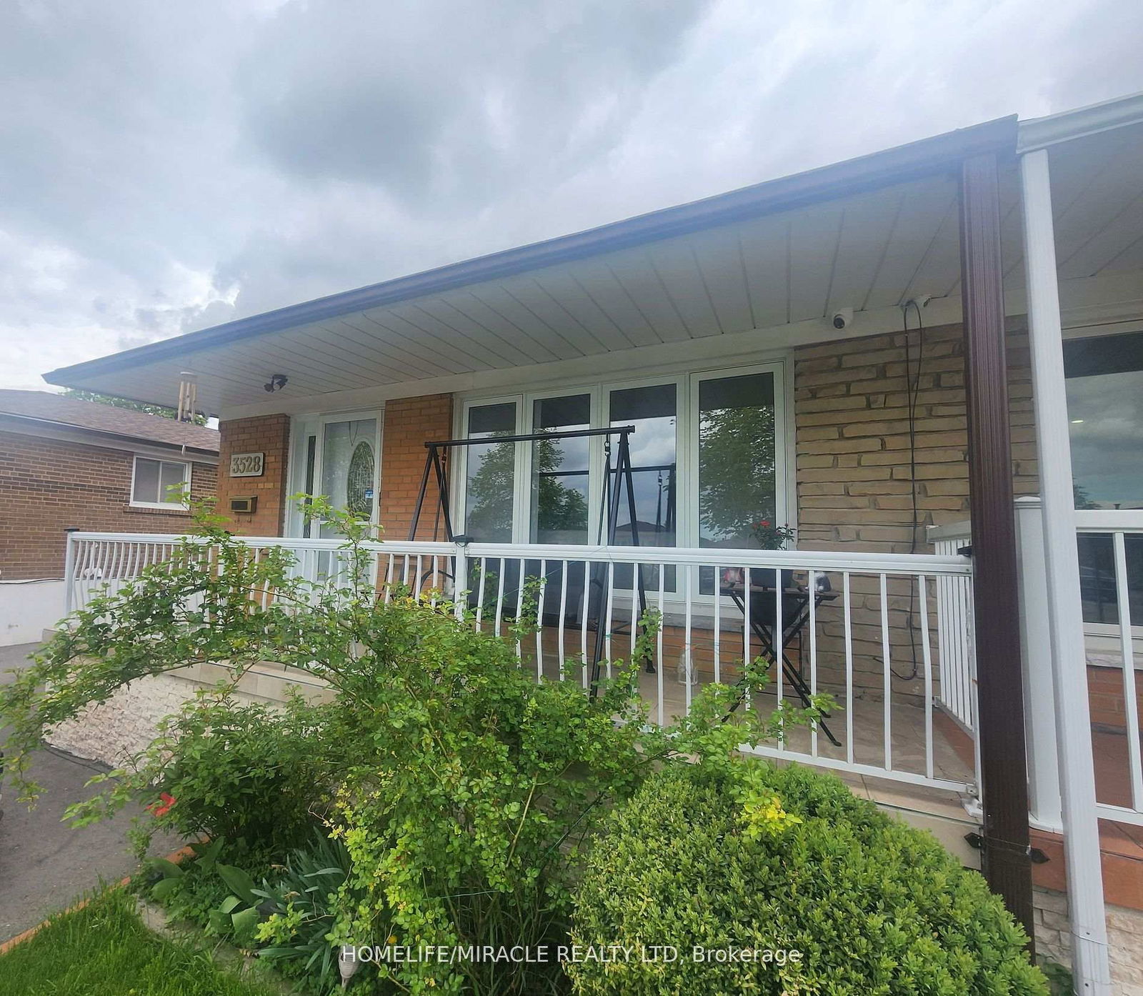 Semi-Detached House for lease at Main Floor-3528 Laddie Crescent, Mississauga, Malton, L4T 1N1 - MLS: W11993225