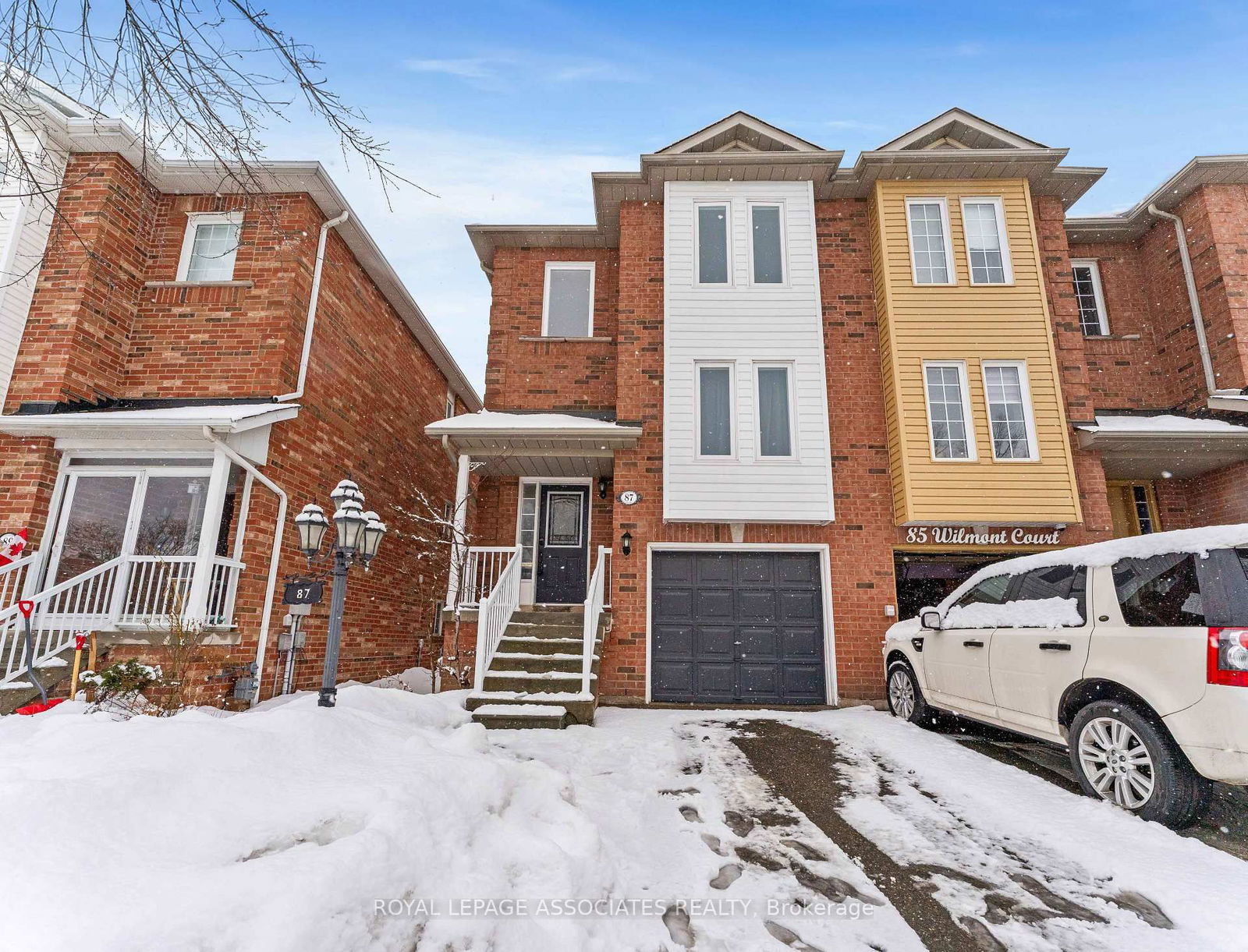 Townhouse for sale at 87 Wilmont Court, Brampton, Fletcher's Meadow, L6X 4Z7 - MLS: W11993246