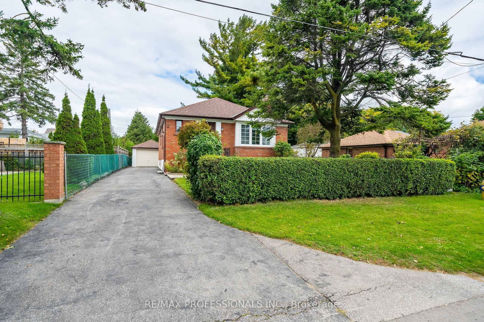 Detached House for sale at 312 Dalesford Road, Toronto, Stonegate-Queensway, M8Y 1G7 - MLS: W11993607