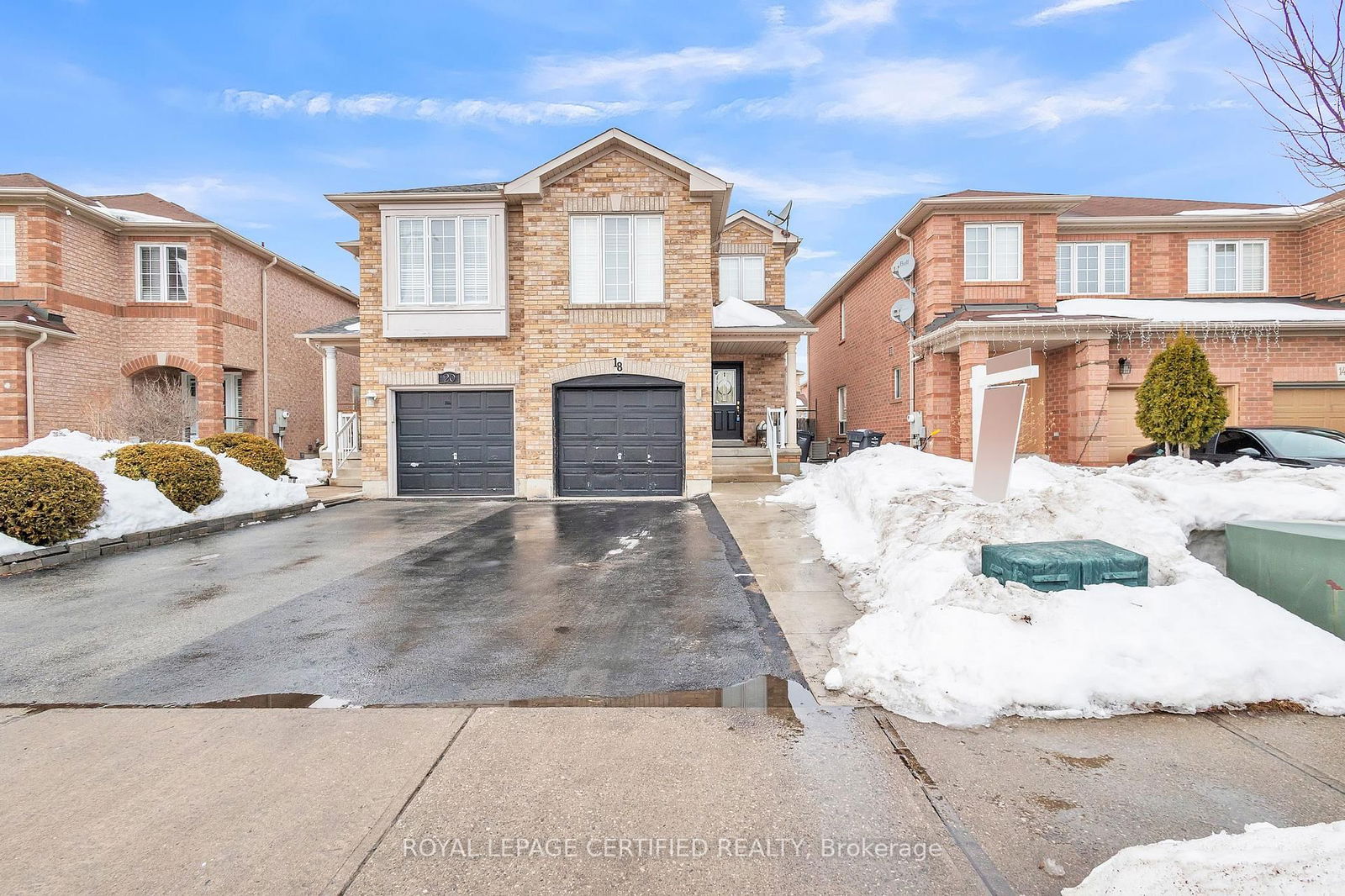 Semi-Detached House for sale at 18 Roadmaster Lane, Brampton, Fletcher's Meadow, L7A 3A9 - MLS: W11993609