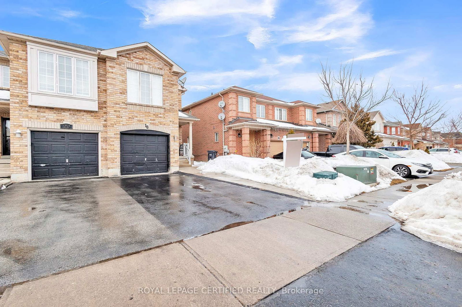 Semi-Detached House for sale at 18 Roadmaster Lane, Brampton, Fletcher's Meadow, L7A 3A9 - MLS: W11993609