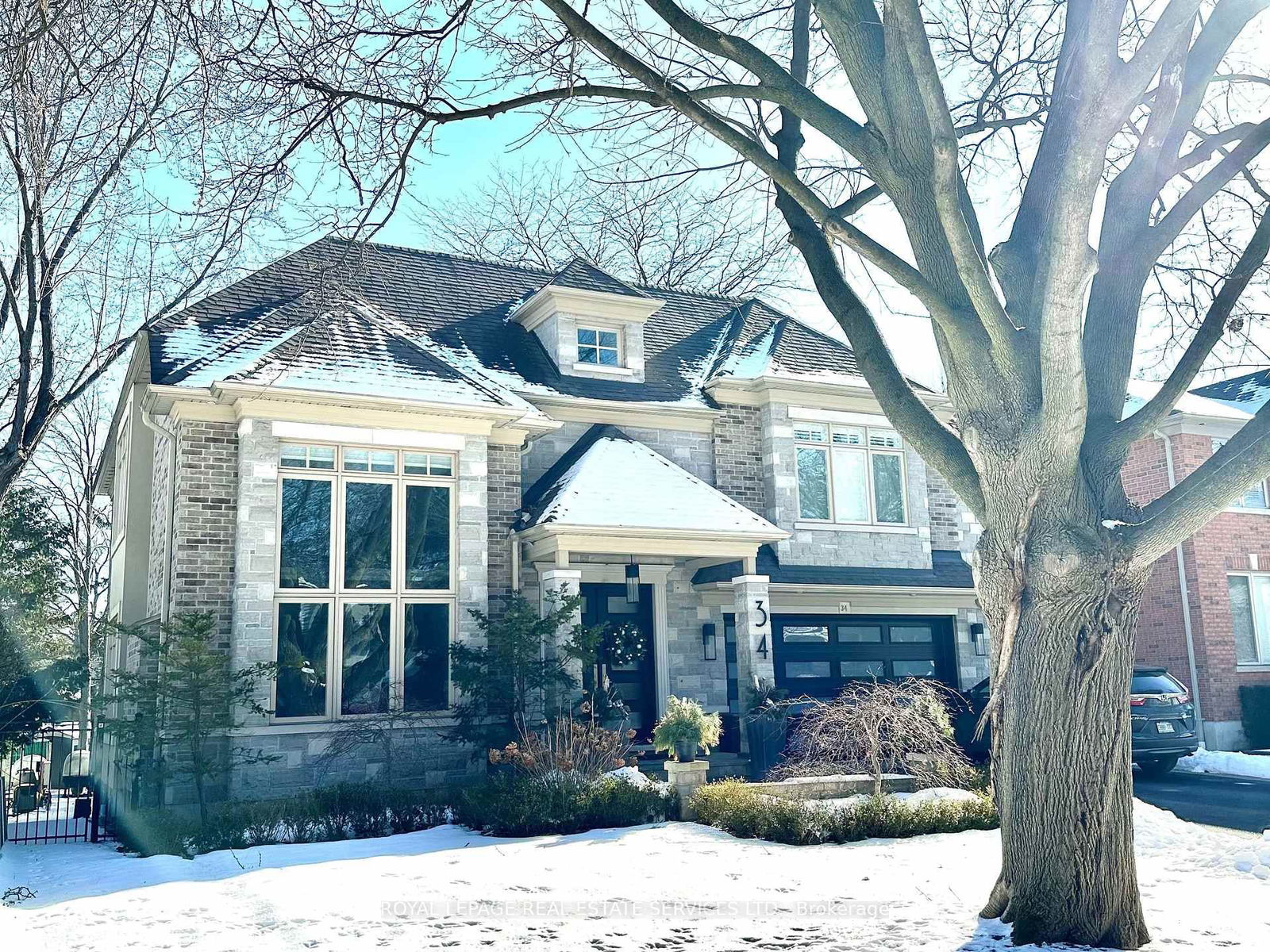 Detached House sold at 34 Nottingham Drive, Toronto, Edenbridge-Humber Valley, M9A 2W5 - MLS: W11993849