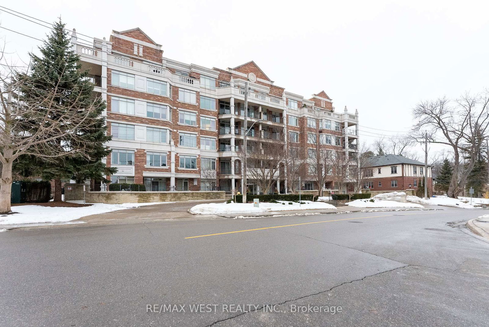 Condo for sale at 303-12 Old Mill Trail, Toronto, Kingsway South, M8X 2Z4 - MLS: W11993851