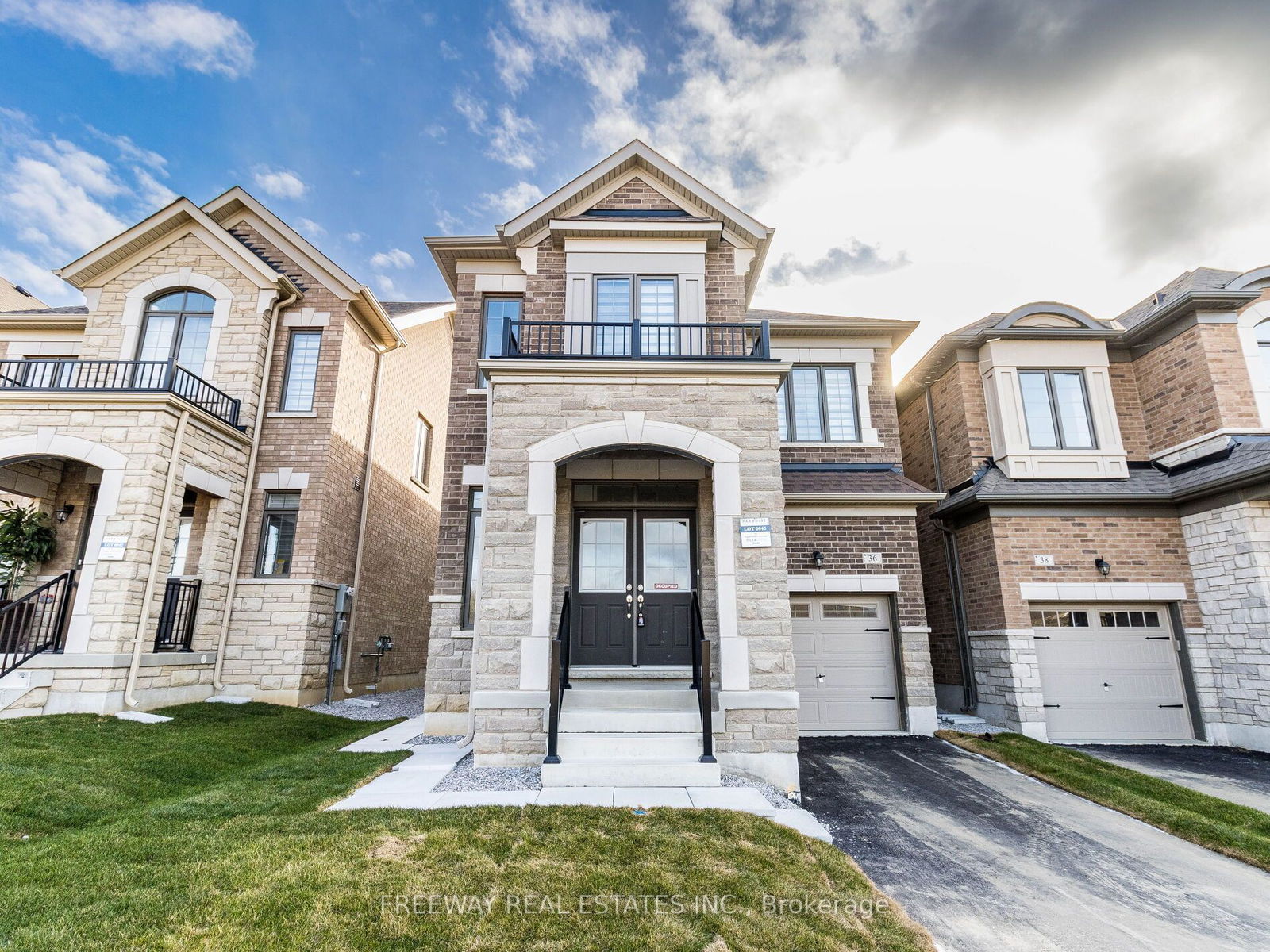 Detached House for sale at 36 Sapwood Crescent, Brampton, Snelgrove, L6Z 1W5 - MLS: W11993923