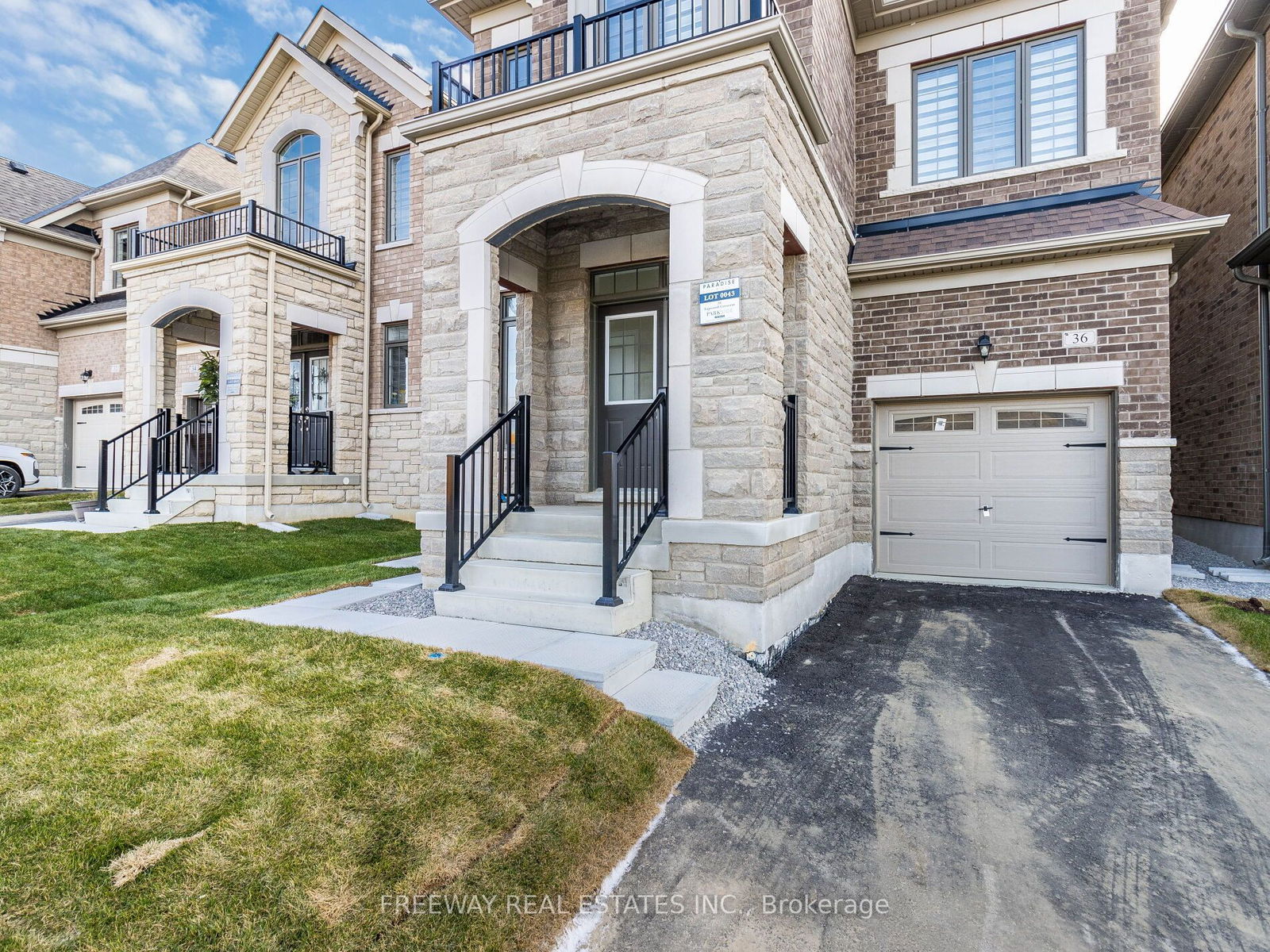 Detached House for sale at 36 Sapwood Crescent, Brampton, Snelgrove, L6Z 1W5 - MLS: W11993923