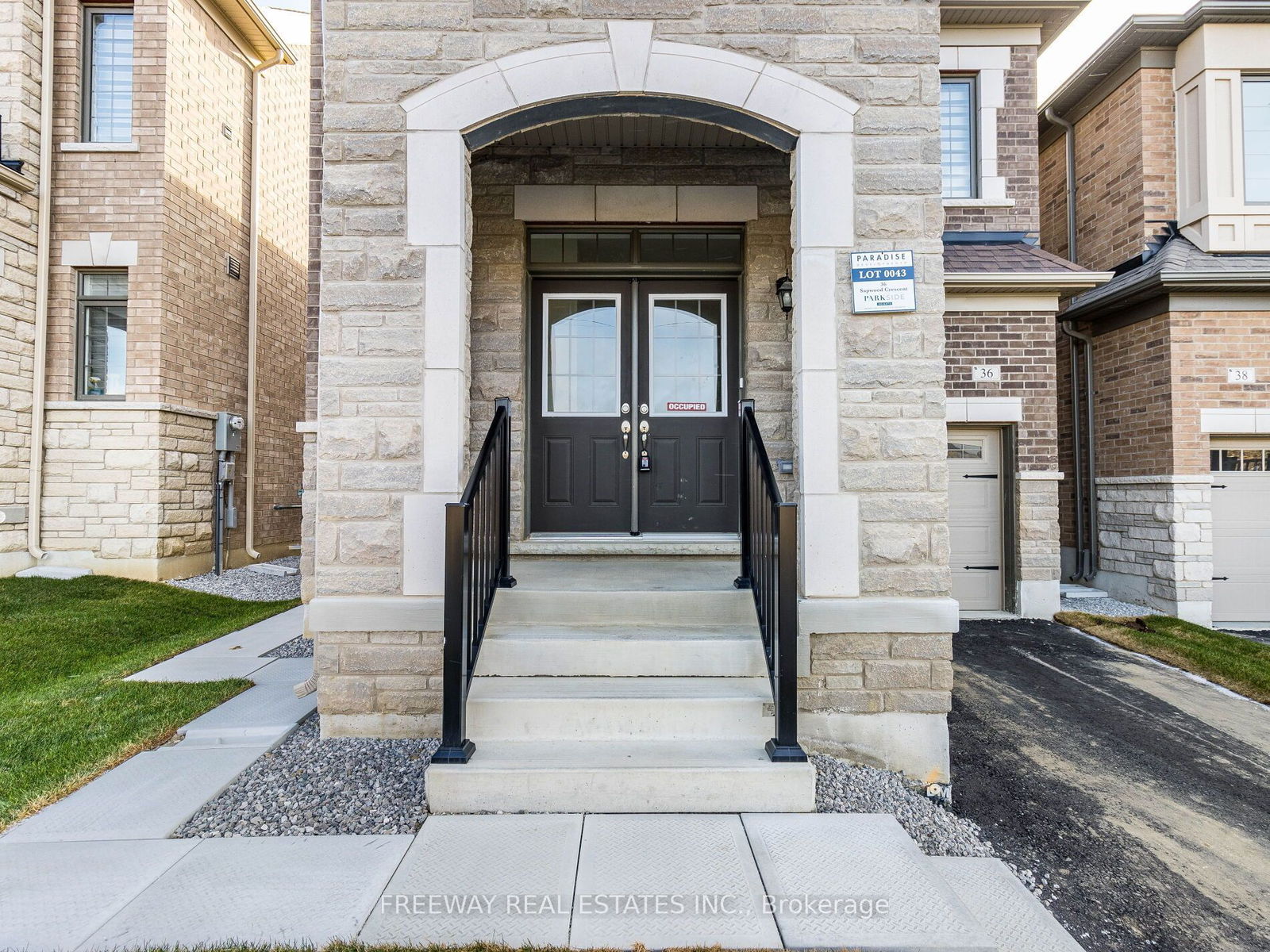 Detached House for sale at 36 Sapwood Crescent, Brampton, Snelgrove, L6Z 1W5 - MLS: W11993923