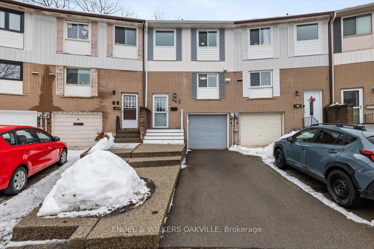 Townhouse for sale at 68 Onslow Court, Oakville, 1003 - CP College Park, L6H 1J2 - MLS: W11993955