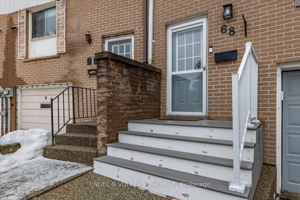 Townhouse for sale at 68 Onslow Court, Oakville, 1003 - CP College Park, L6H 1J2 - MLS: W11993955