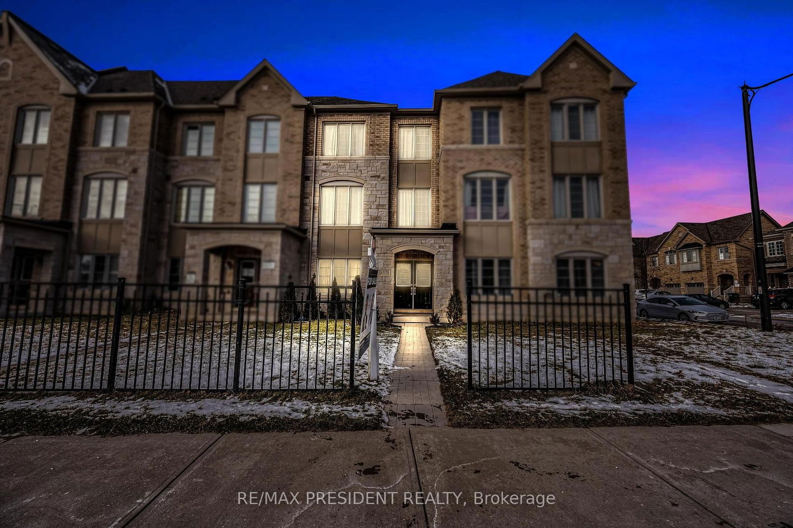 Townhouse for sale at 8575 Financial Drive, Brampton, Bram West, L6Y 6C4 - MLS: W11994139