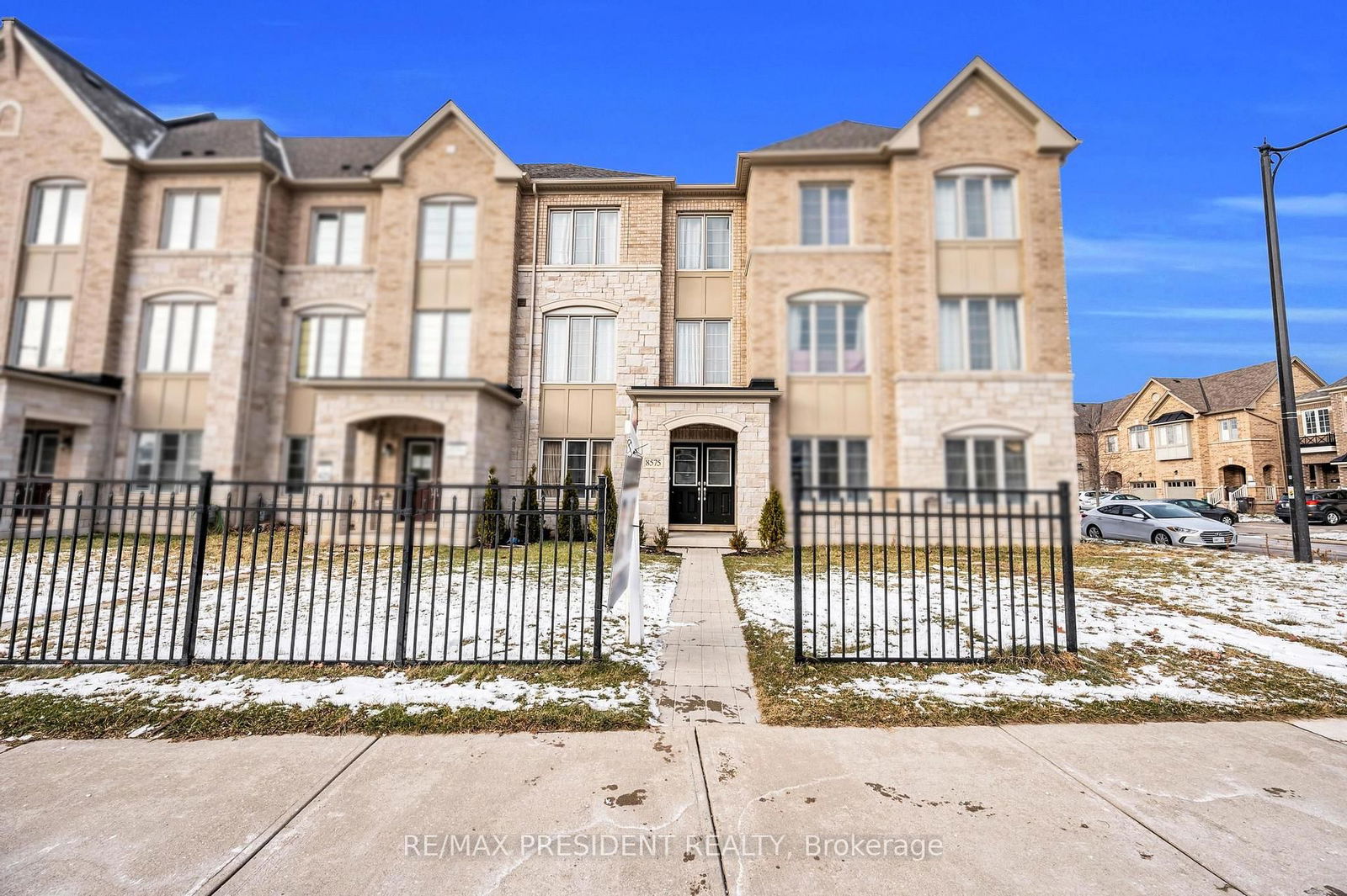 Townhouse for sale at 8575 Financial Drive, Brampton, Bram West, L6Y 6C4 - MLS: W11994139